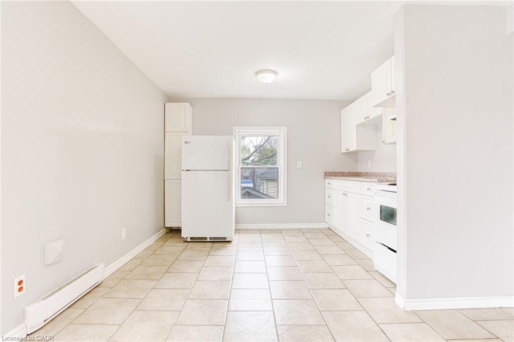 Unit Upper - 206 Church Street, St. Catharines 3