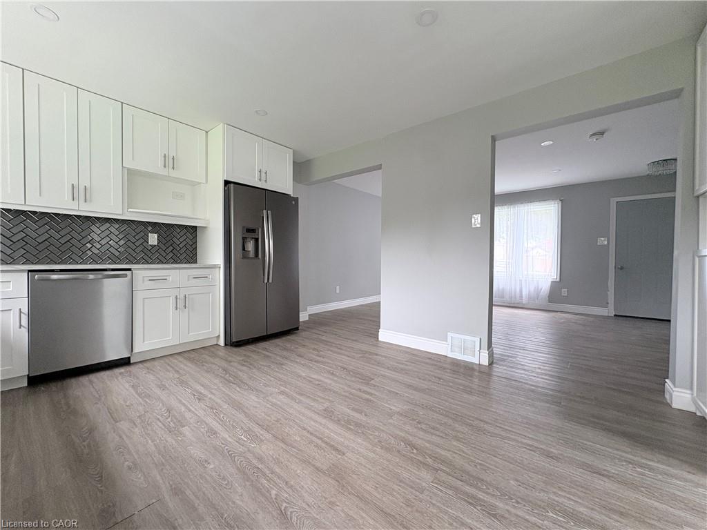 216 Brunswick Crescent, London 3