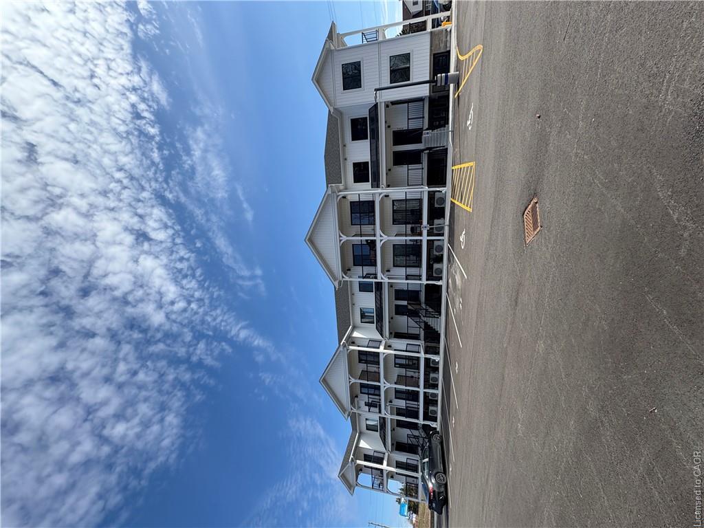 Unit 301 - 600 Norfolk Street, Simcoe 1