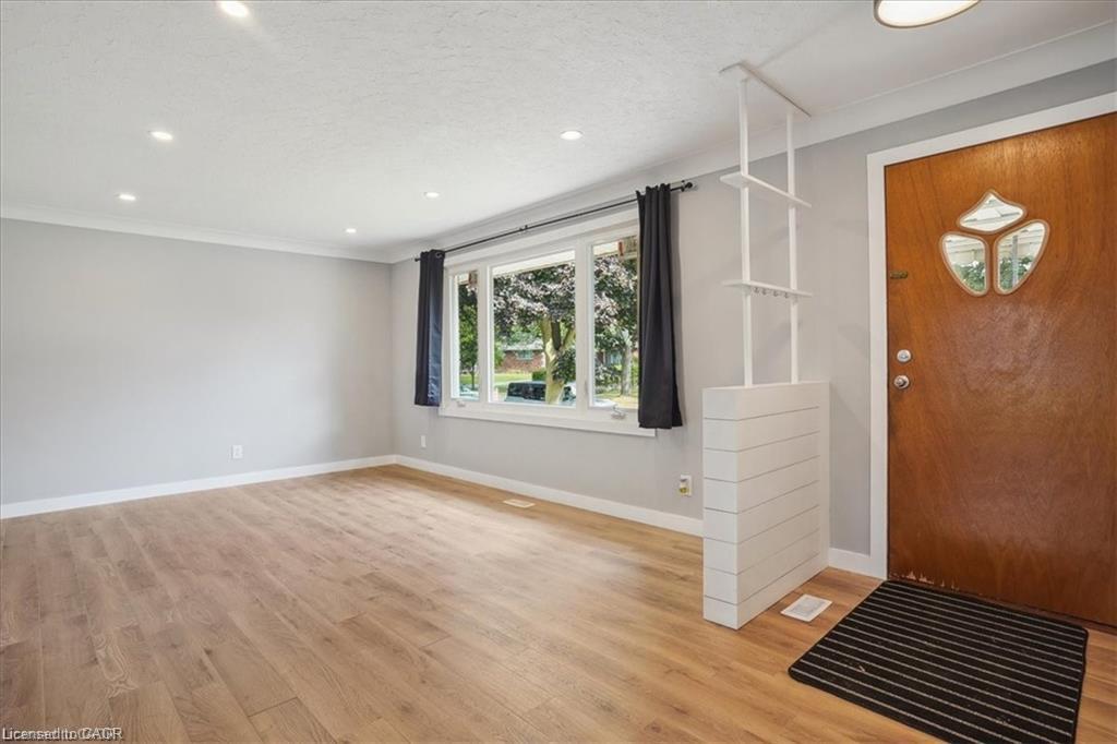 Unit UPPER UNIT - 1 Robroy Court, Brantford 5