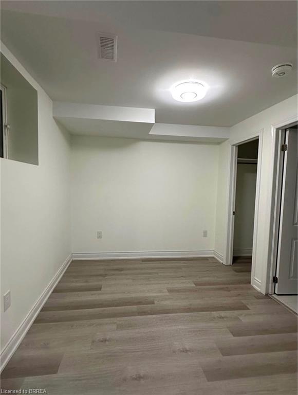 Unit Lower - 5 Munro Circle, Brantford 4