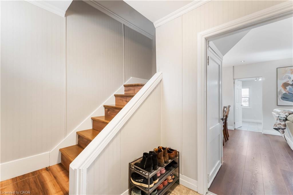 54 Weir Street S, Hamilton 4