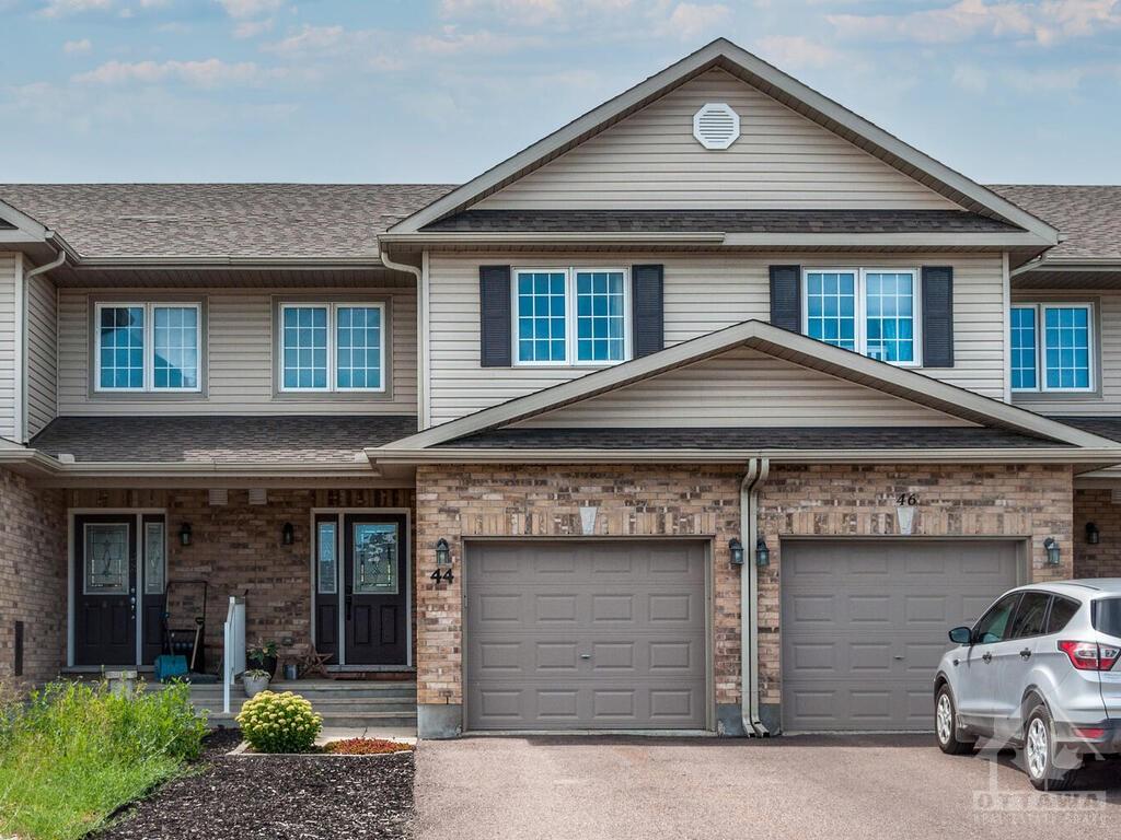 44 BELLWOOD Drive, Arnprior, ON Row Unit, 2 Storey Sold price HouseSigma