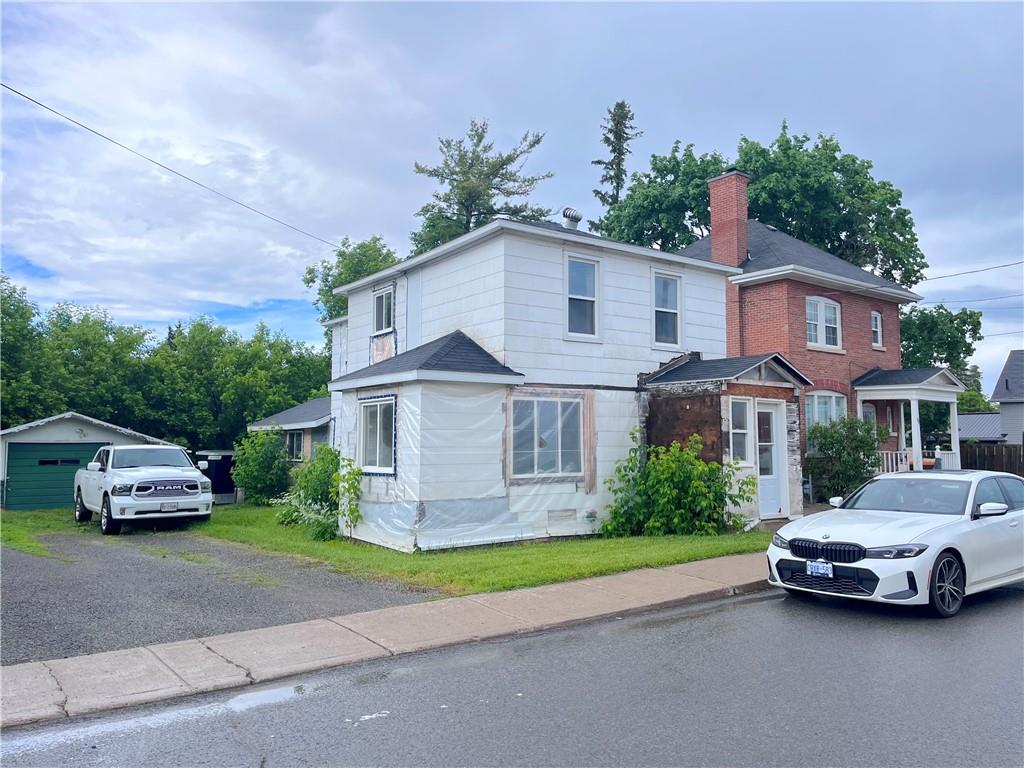 35 EDWARD Street, Arnprior, Ontario K7S2X3 For Sale HouseSigma