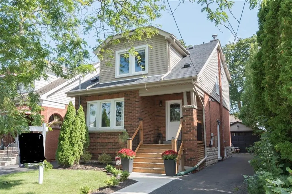 28 Bond Street North - Westdale Charmer