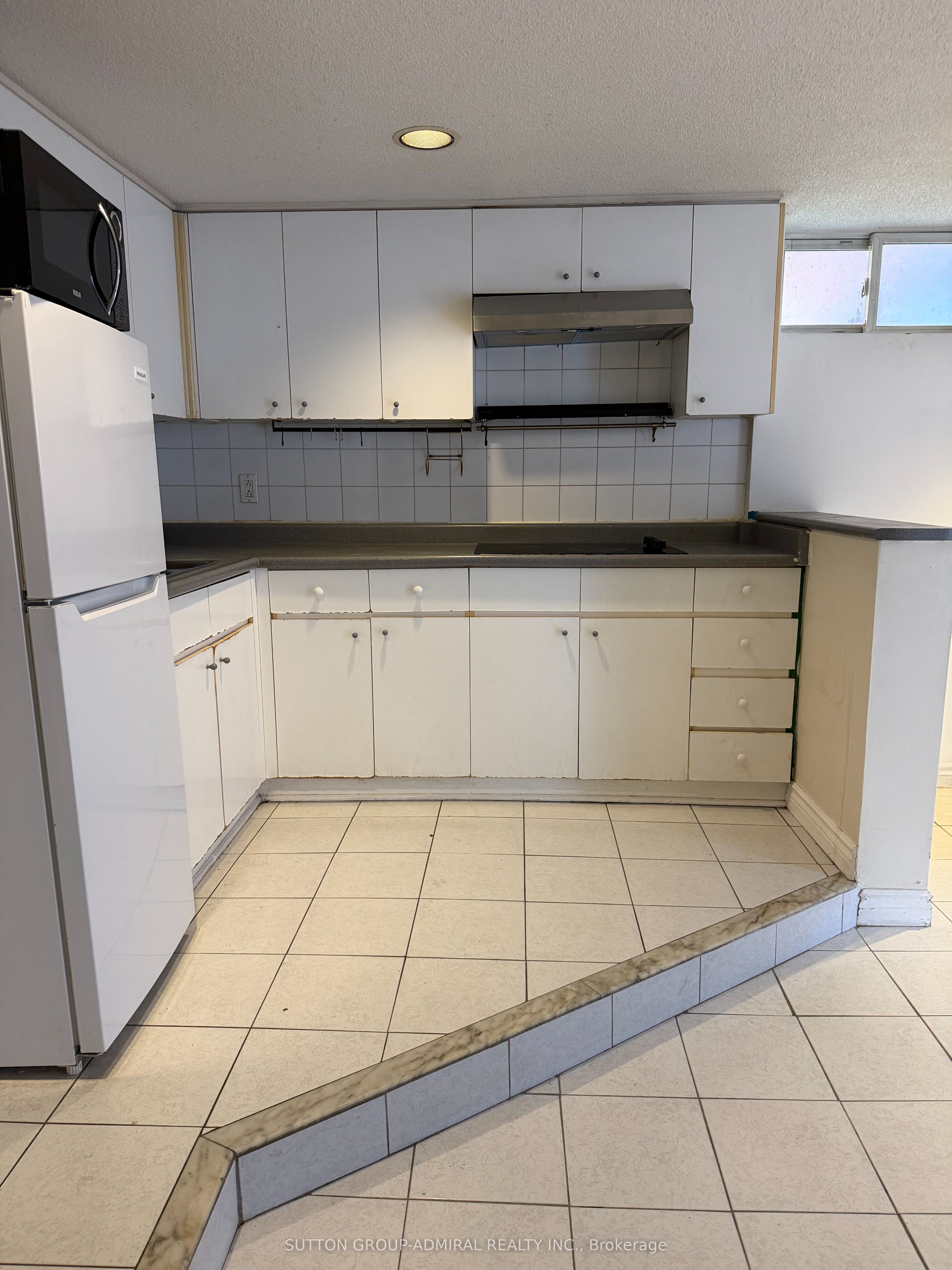 Unit B - 1188 Avenue Road, Toronto 4