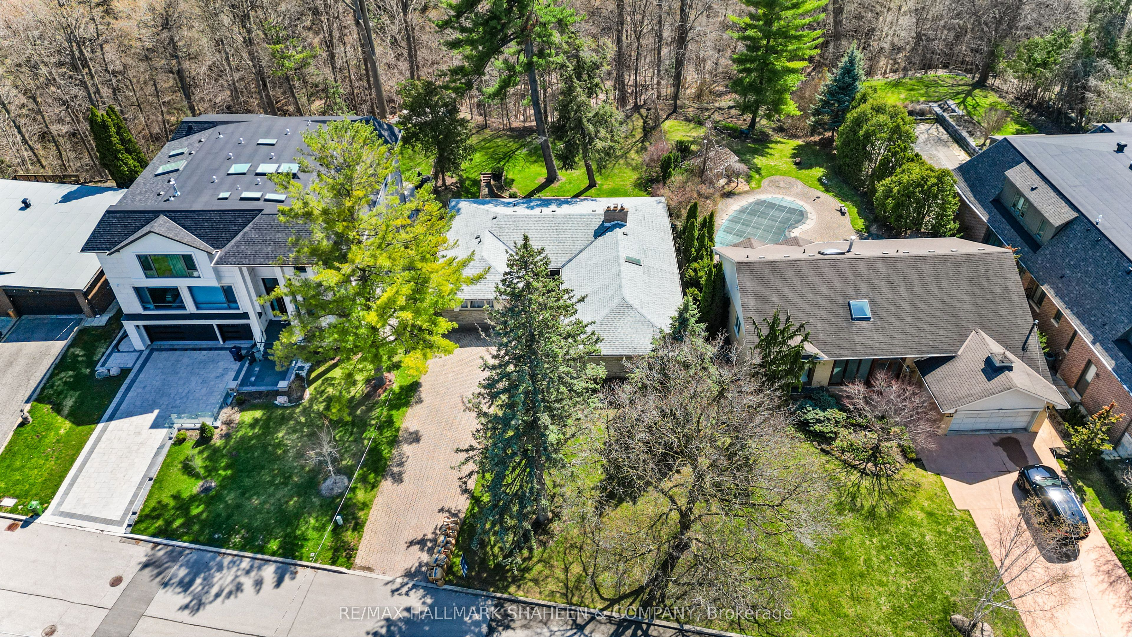 45 Hi Mount Drive, North York 4