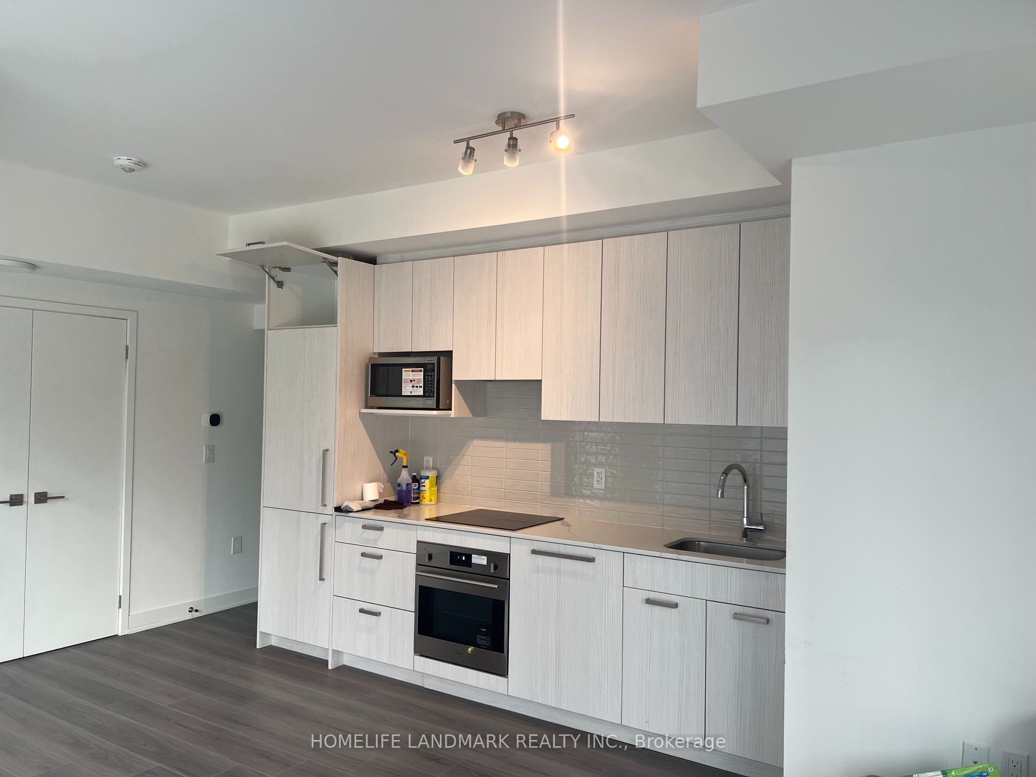 Unit 145 - 67 Curlew Drive, North York 3