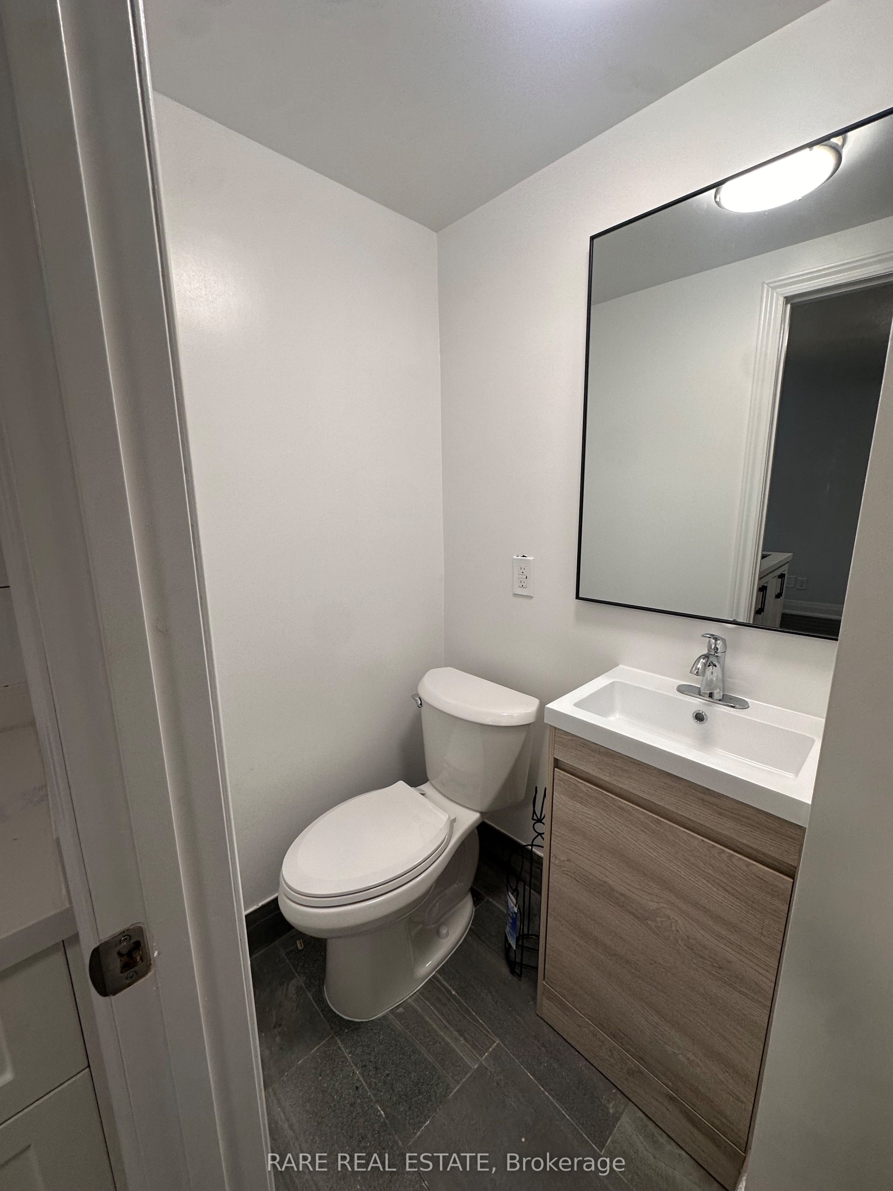 Unit 6 - 130 Macpherson Avenue, Toronto 2