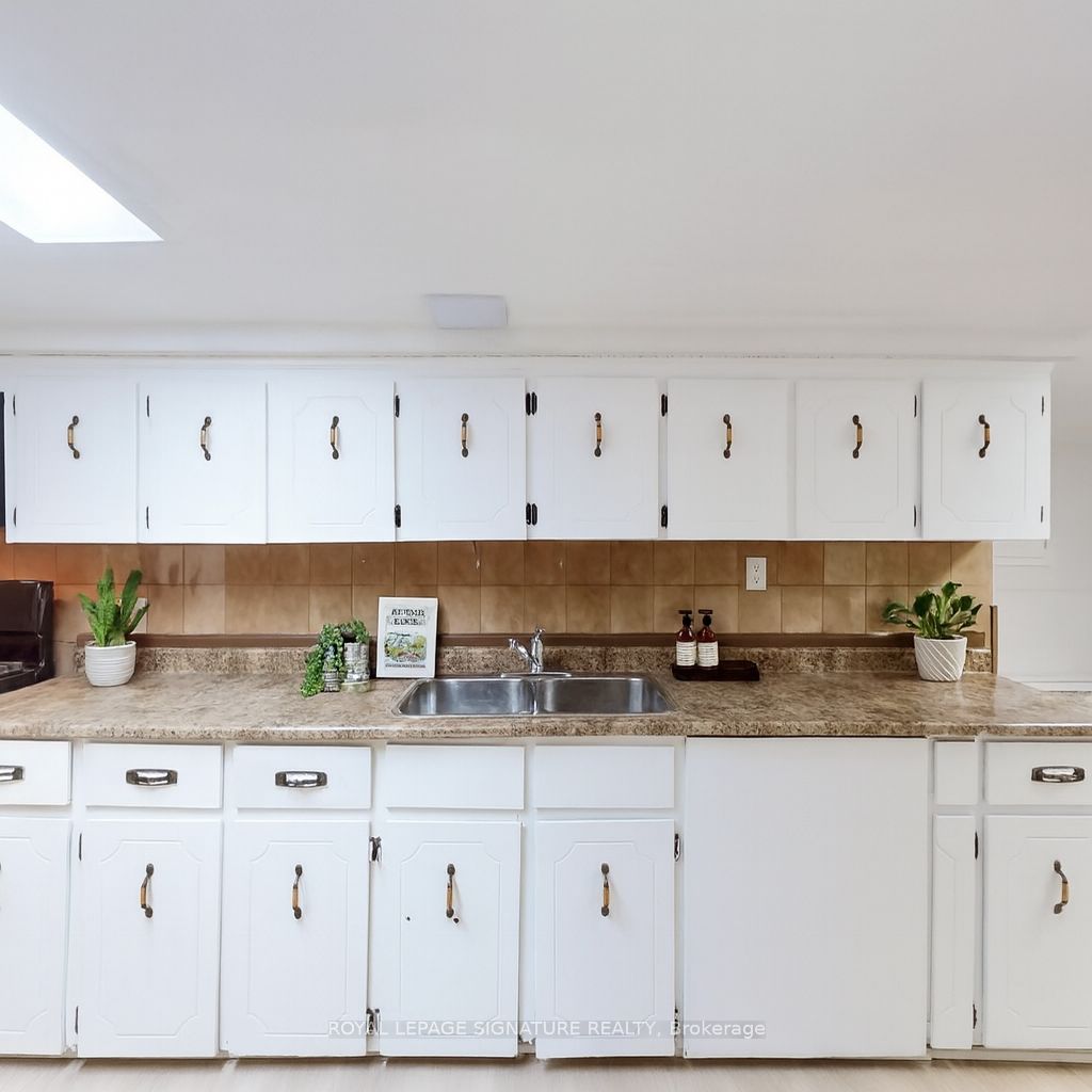 Unit Lower - 247 Palmerston Avenue, Toronto 3