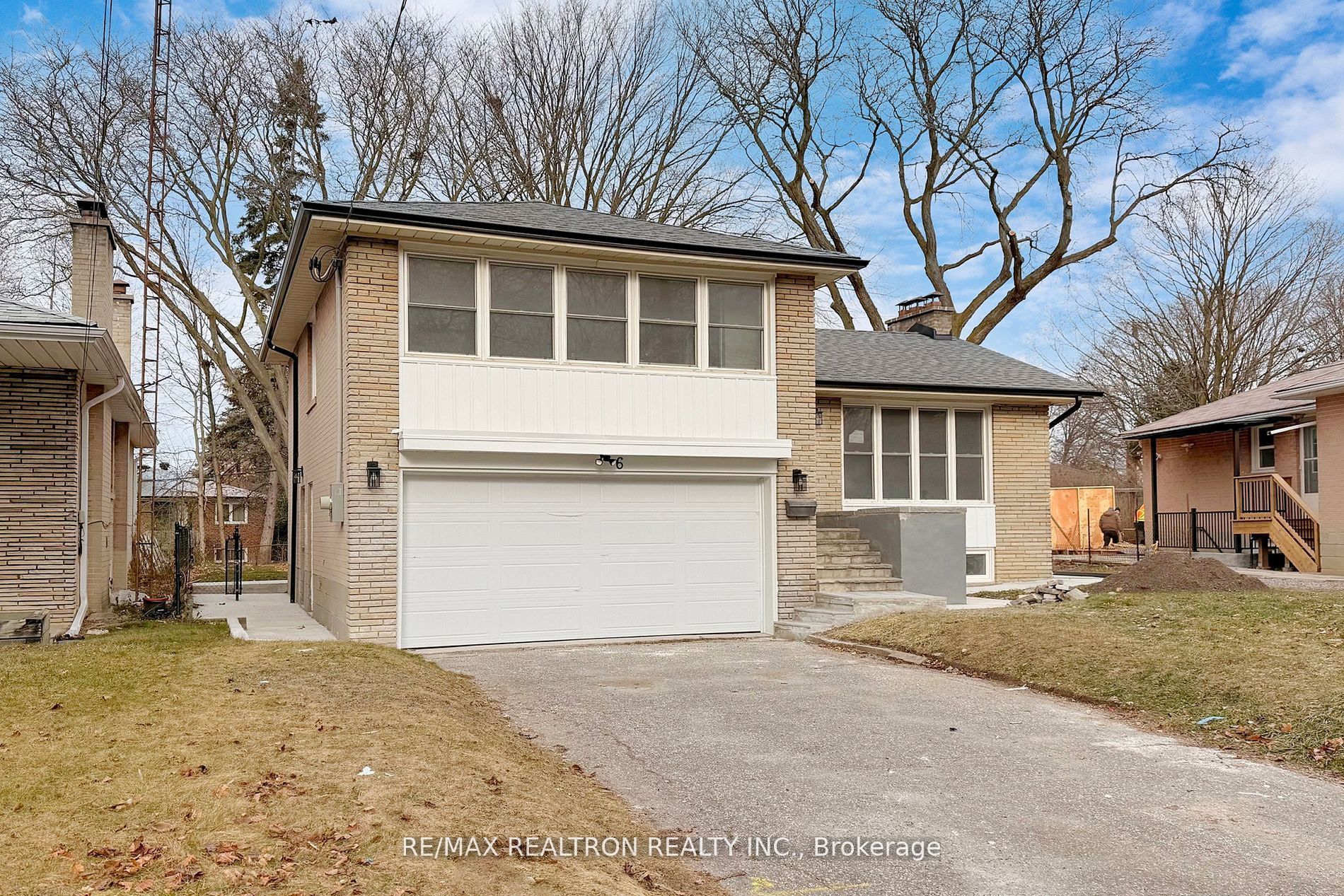 6 Deering Crescent, North York 2