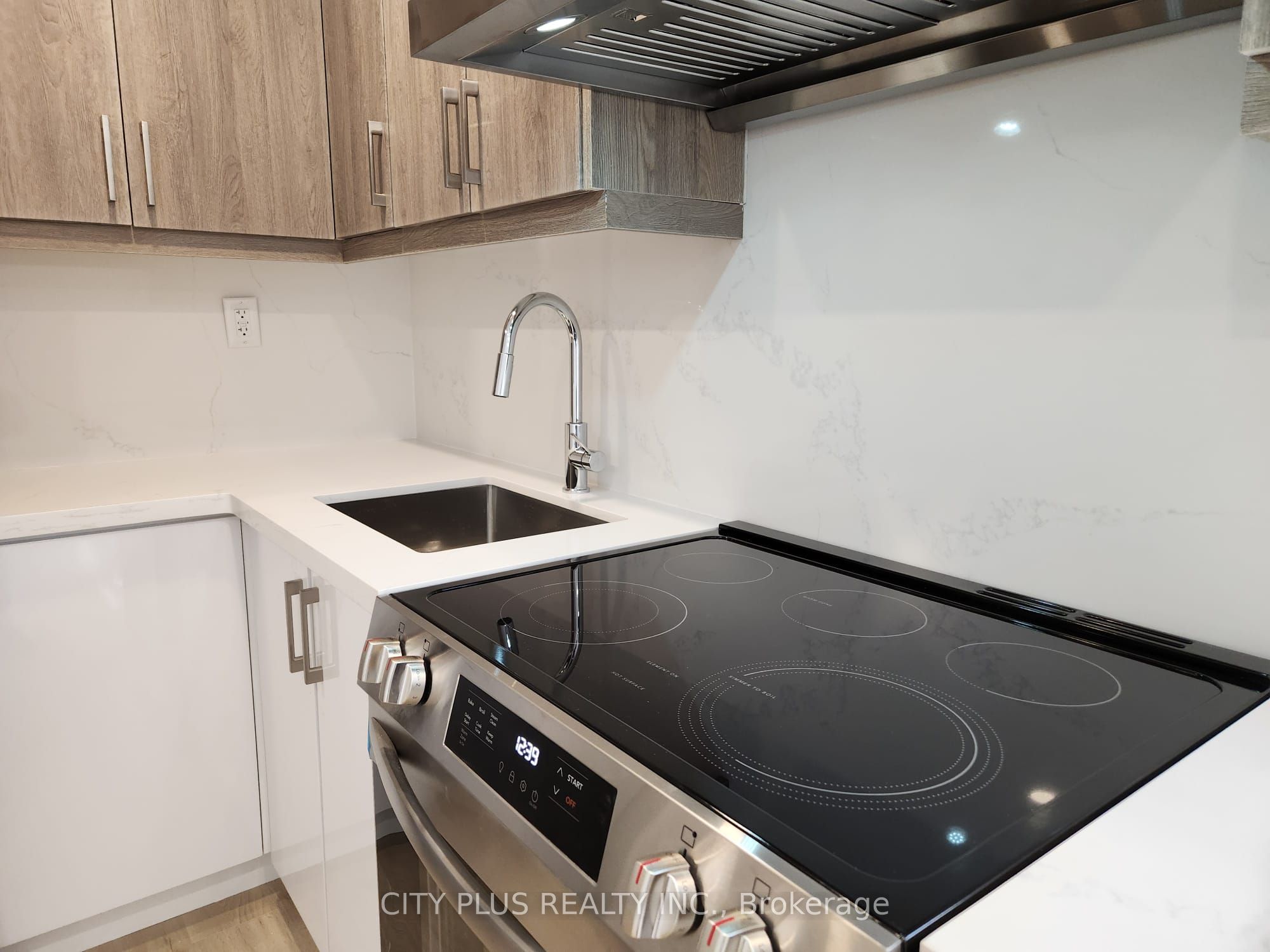 Unit 2 - 3547 Bathurst Street, Toronto 2