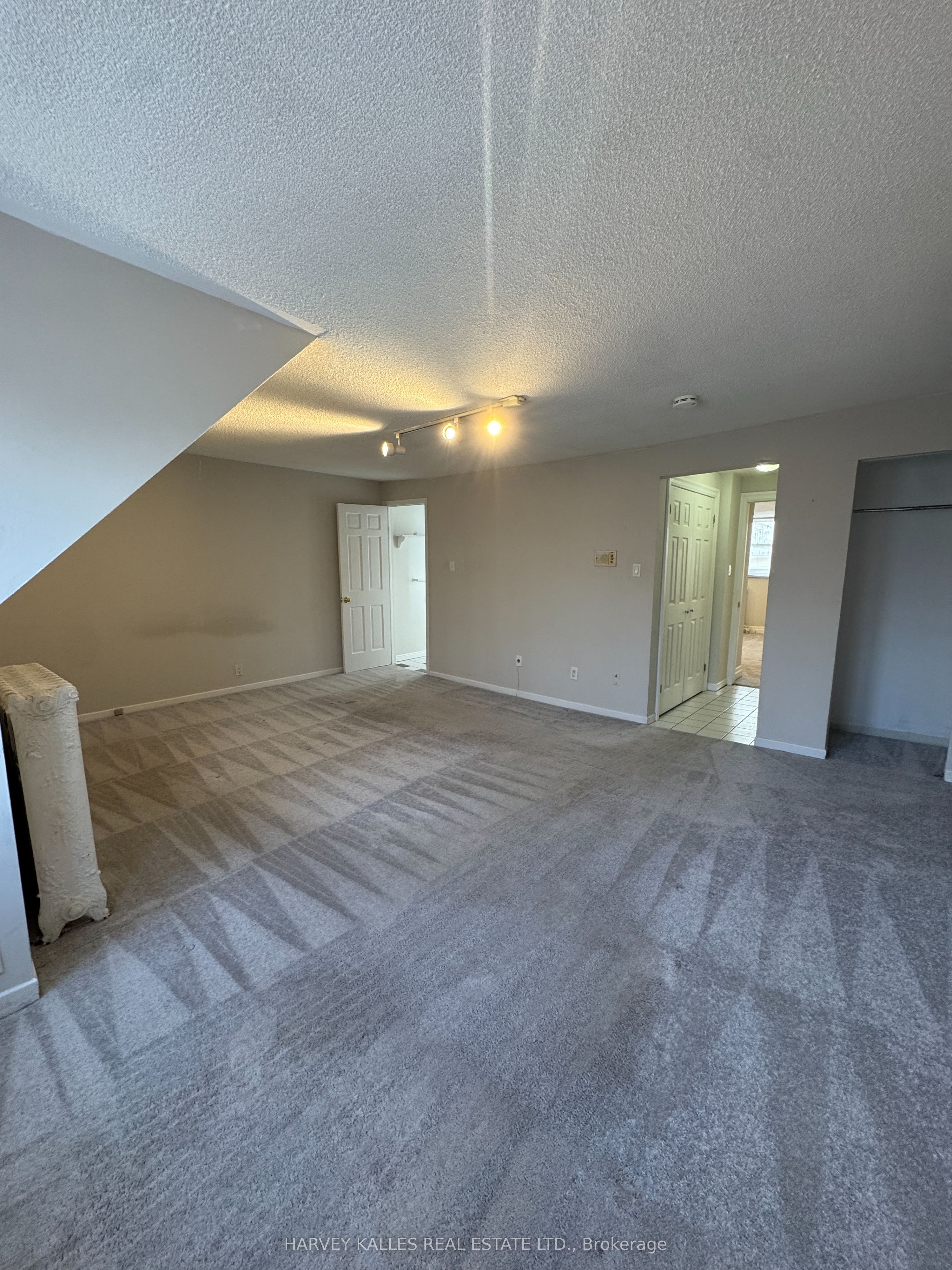 Unit 301 - 676 Huron Street, Toronto 5