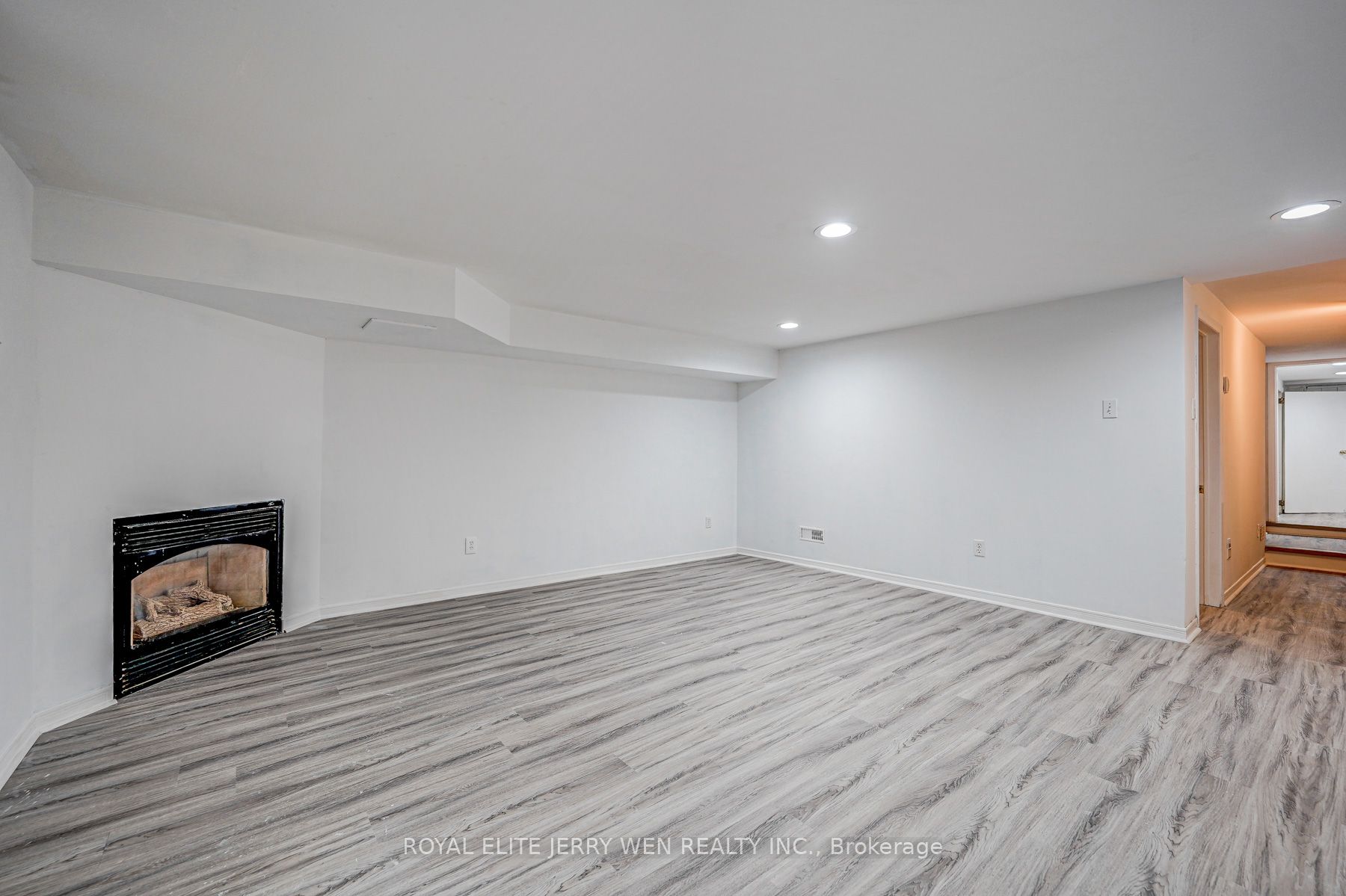 Unit basemt - 171 Lawrence Avenue W, Toronto 3