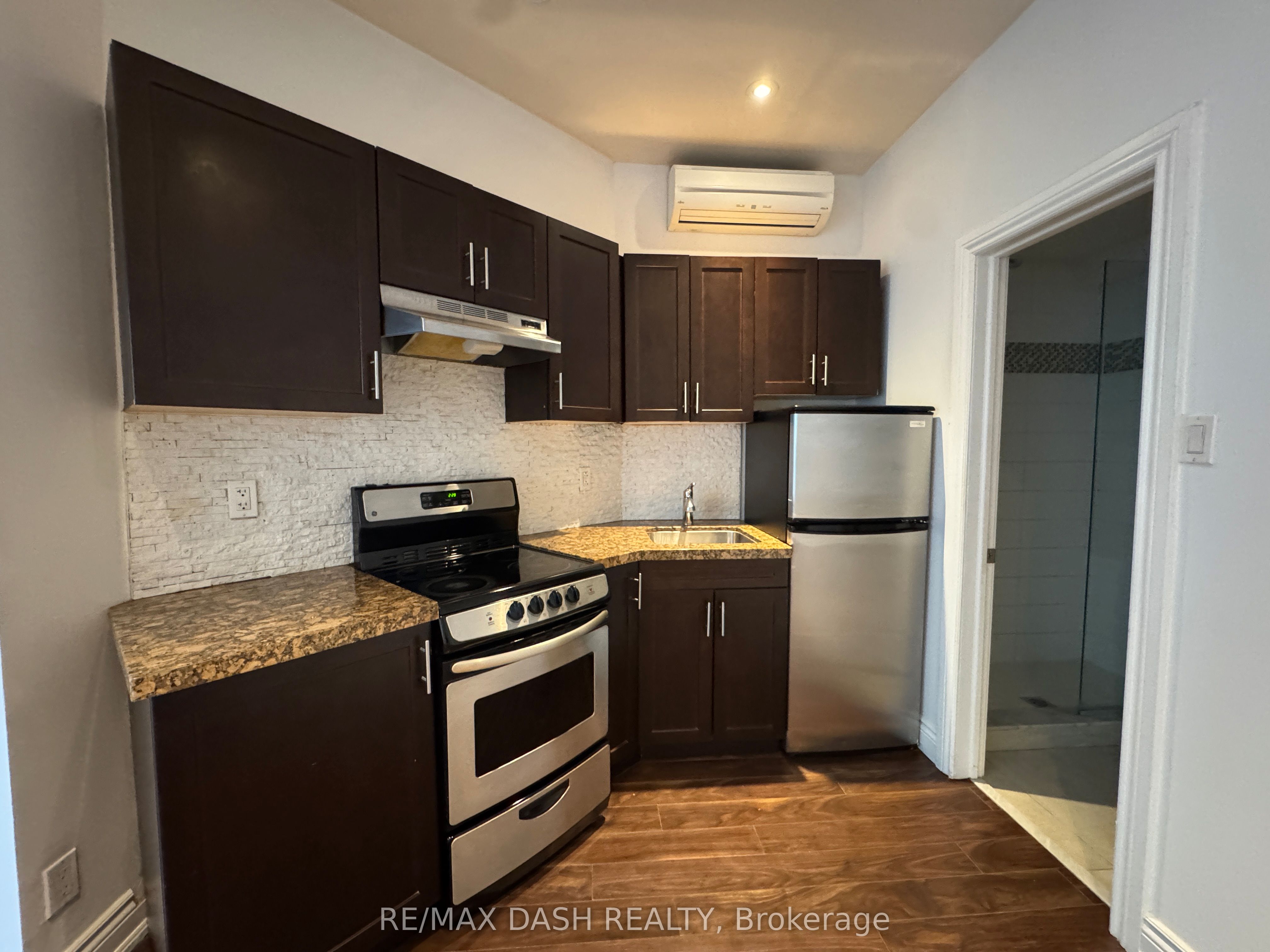 Unit 101 - 141 Admiral Road, Toronto 4