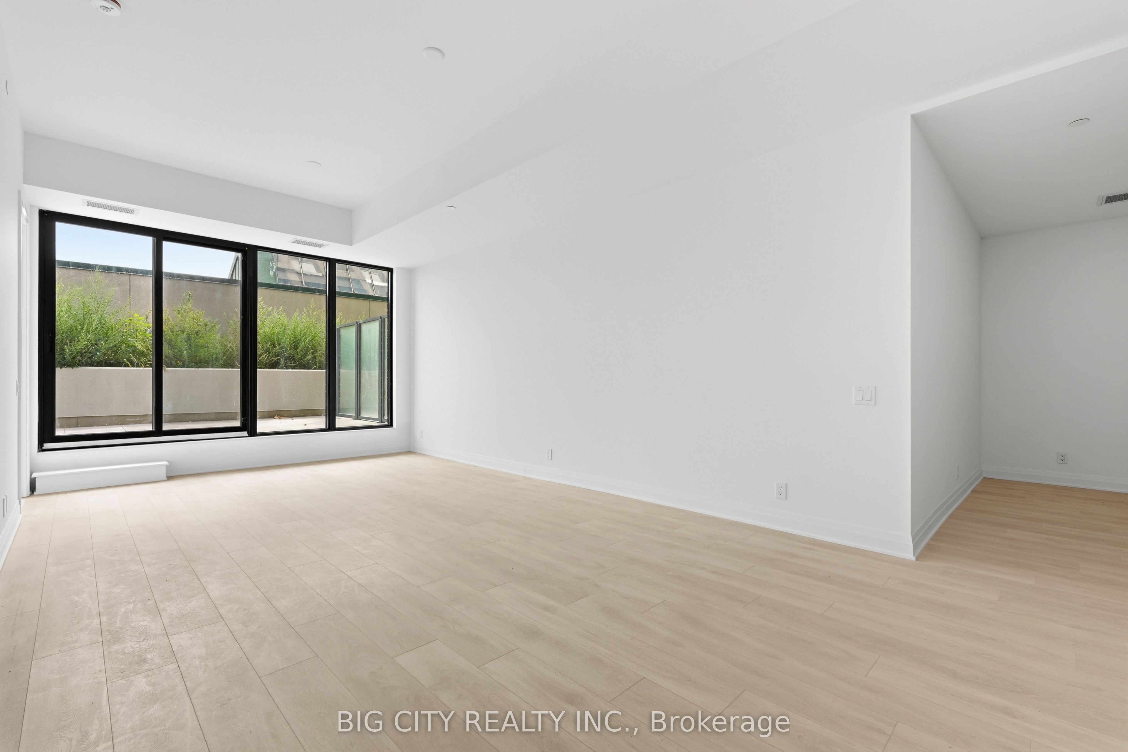 Unit 213 - 25 Frederick Todd Way, Toronto 5