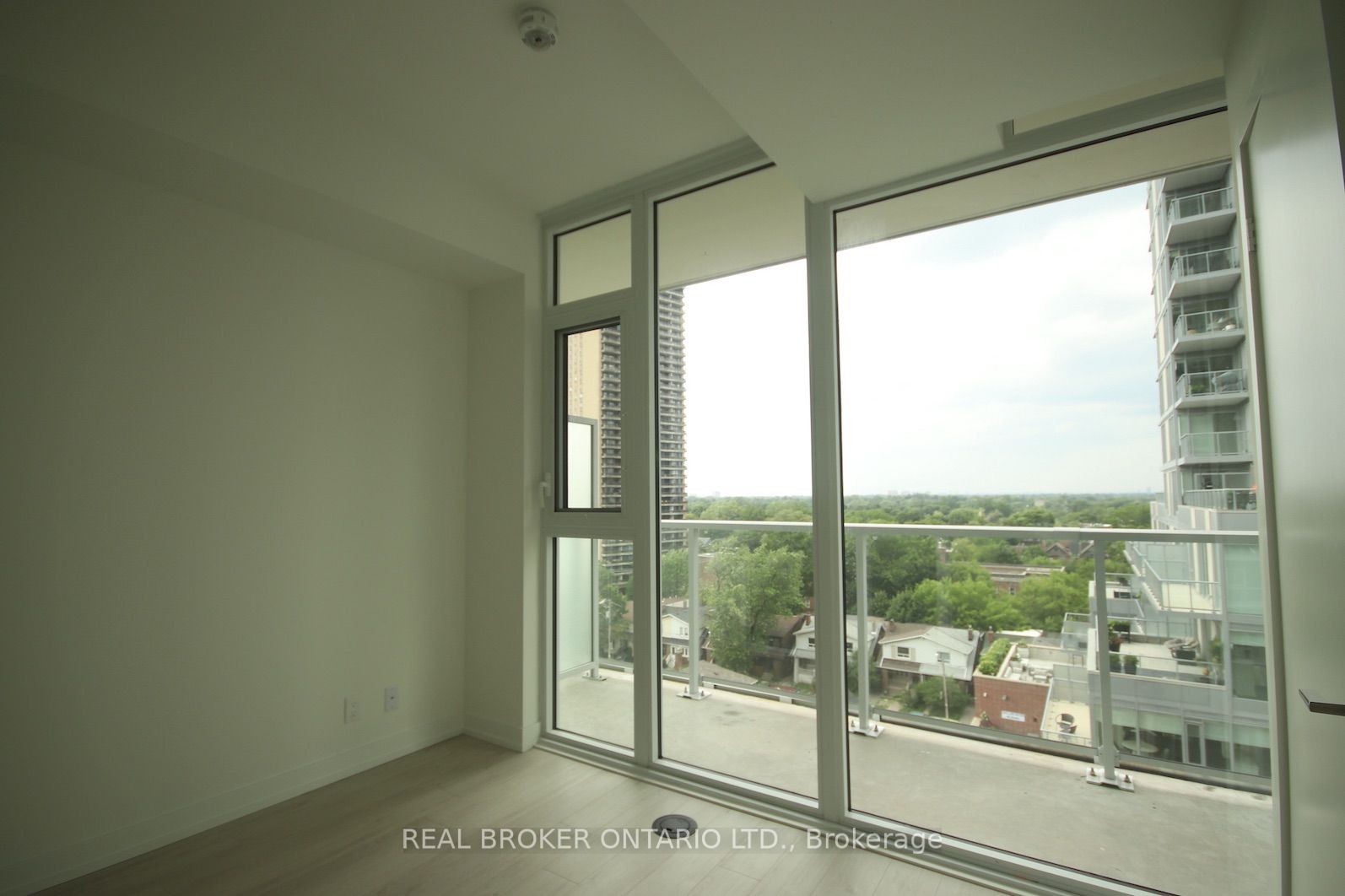 Unit 722 - 33 Helendale Avenue, Toronto 5