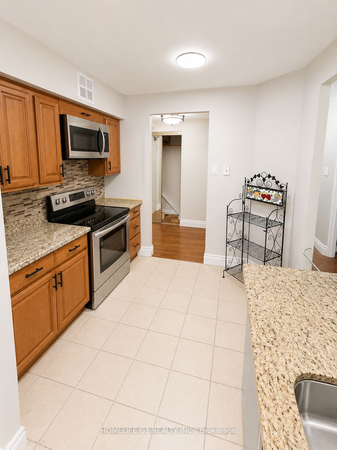 Unit 301 - 633 Bay Street, Toronto 4