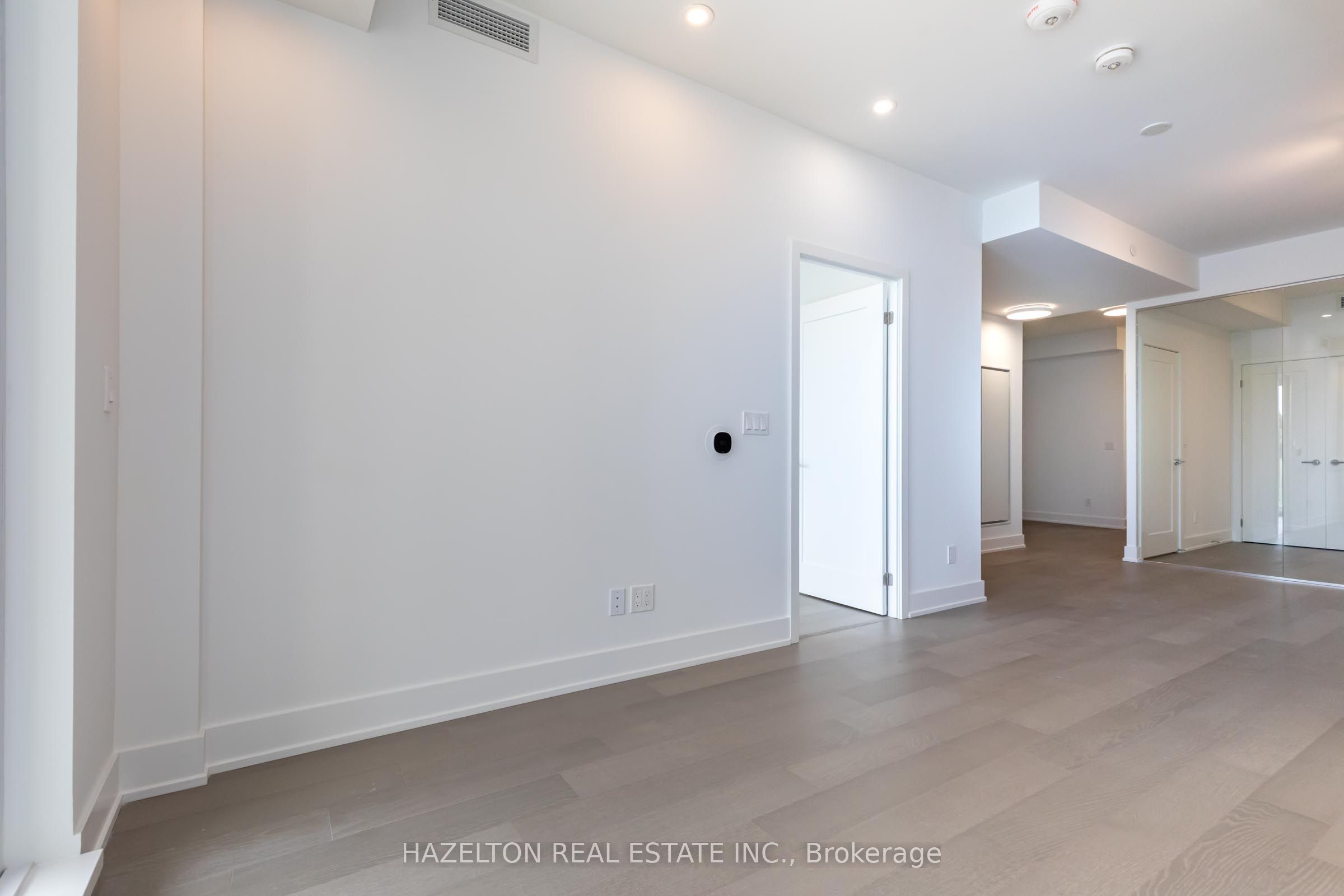 Unit 605 - 8 Manor Road W, Toronto 4