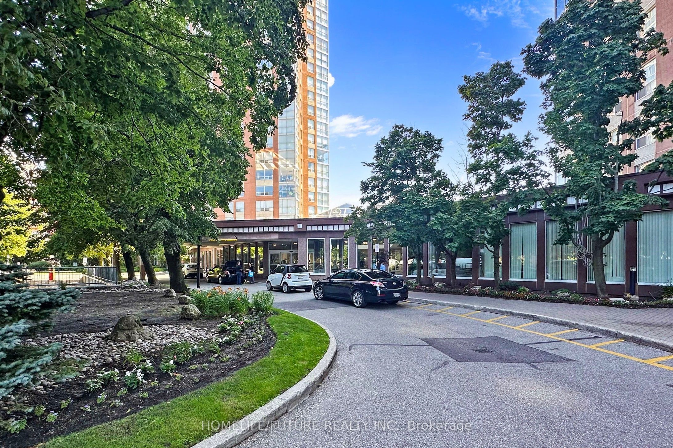 Unit 909 - 7 Concorde Place, North York 4