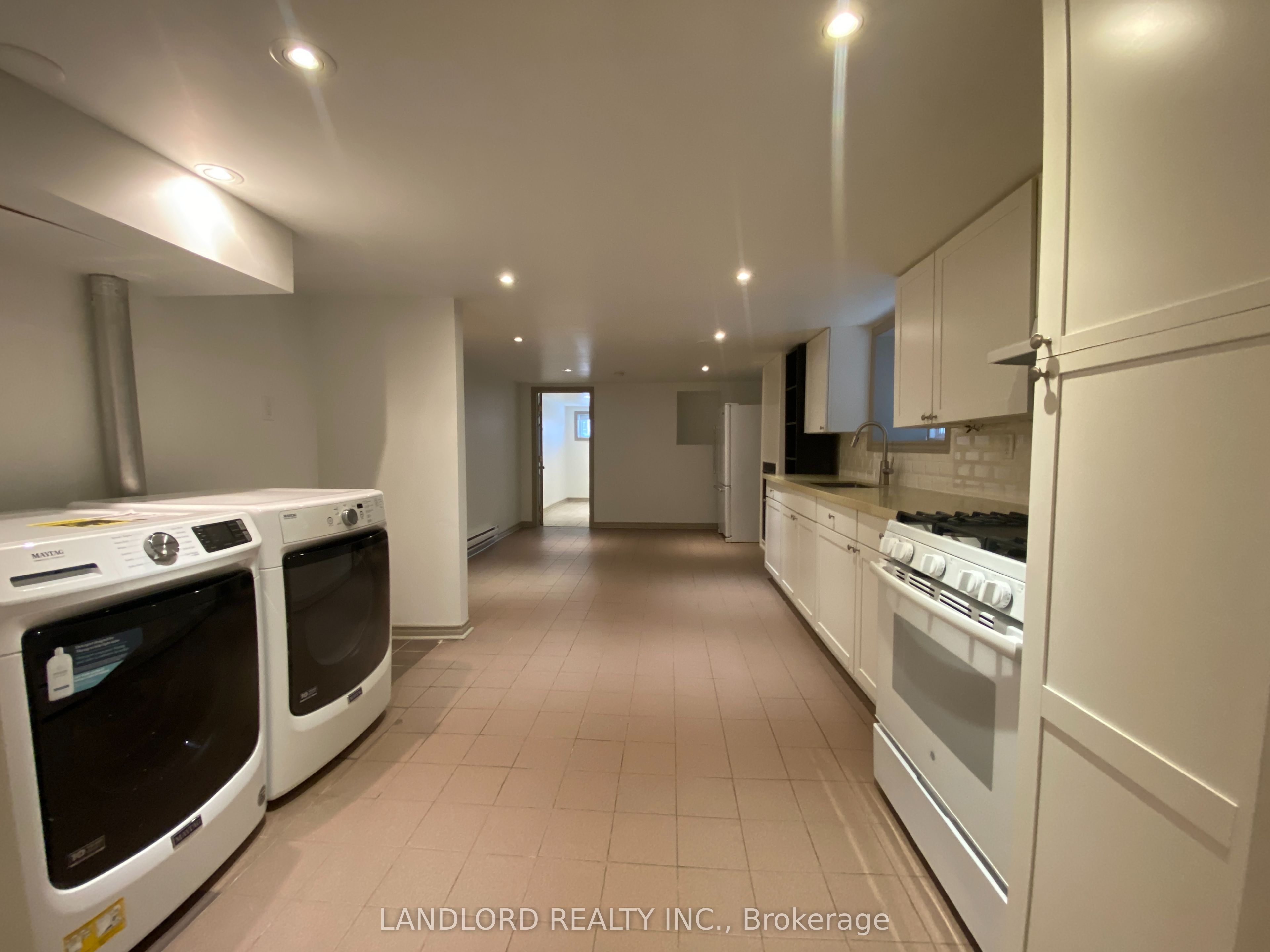 Unit 5 - 209 Madison Avenue, Toronto 3