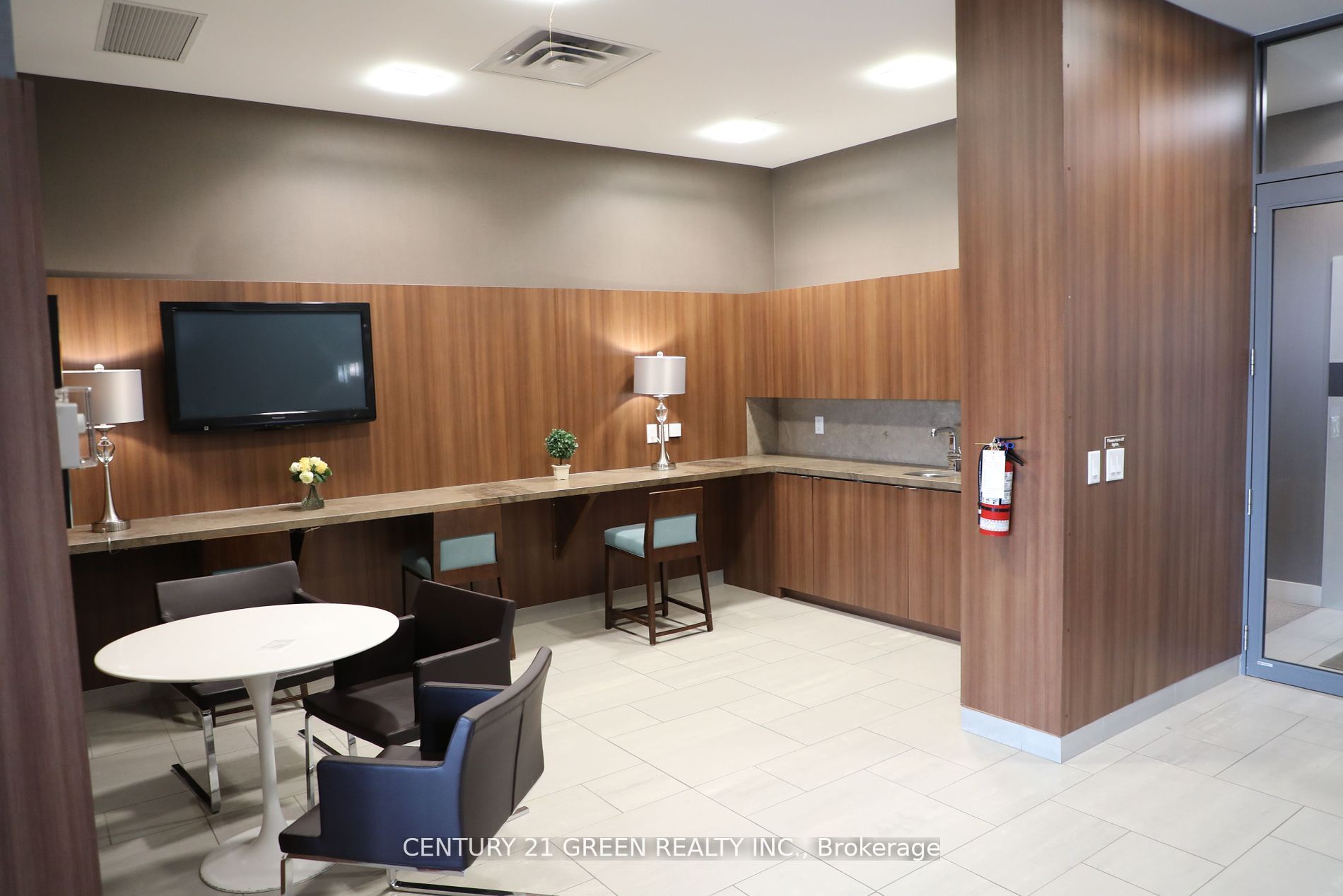 Unit 515 - 260 Sackville Street W, Toronto 4
