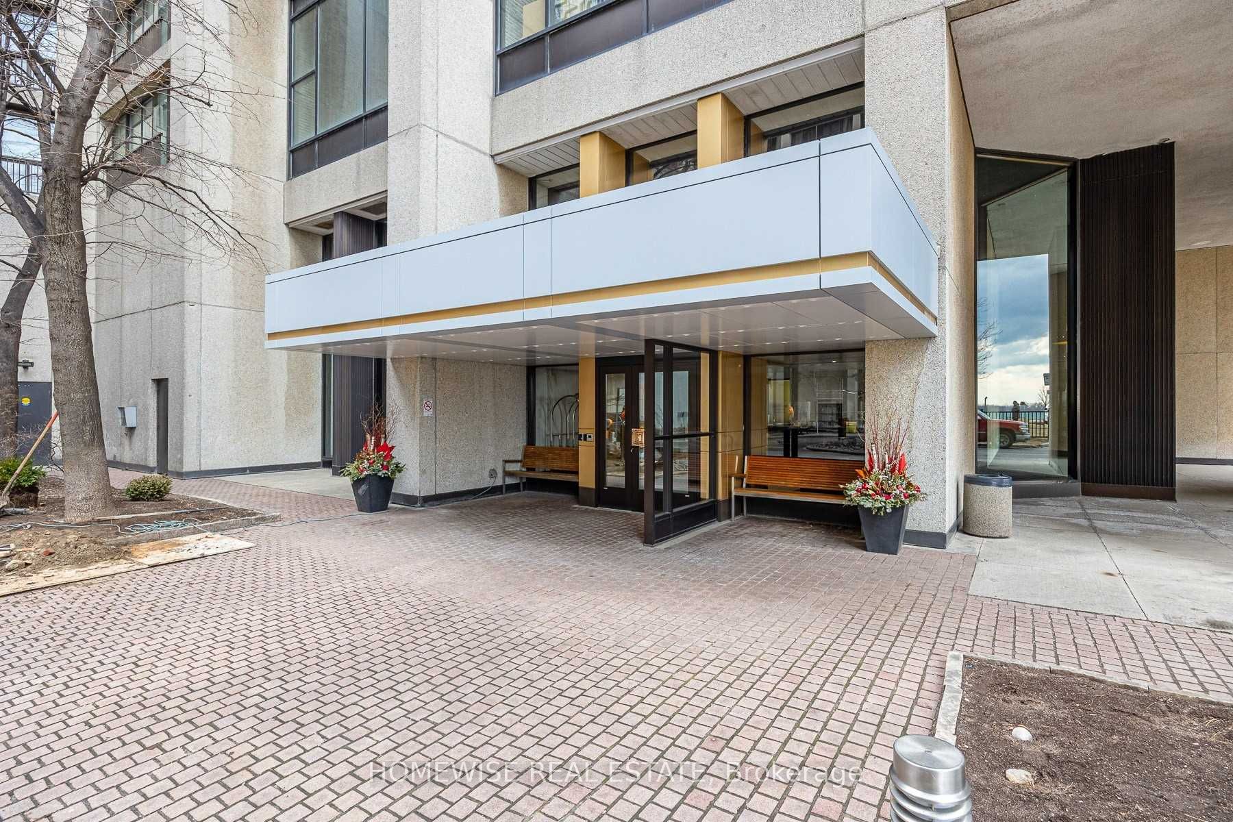 Unit 1808 - 33 Harbour Square, Toronto 2
