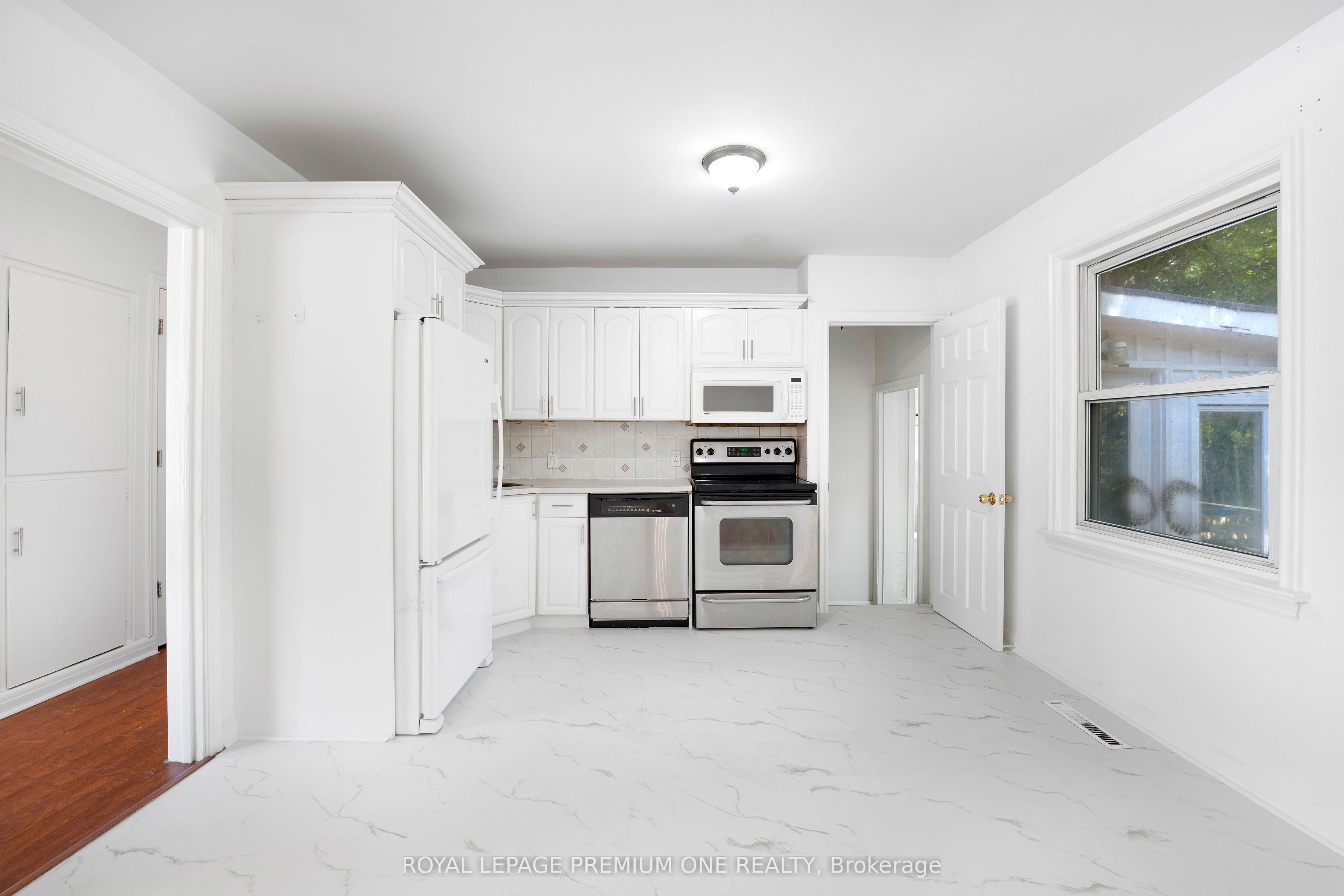Unit MAIN LEVEL - 139 Mckee Avenue, North York 3