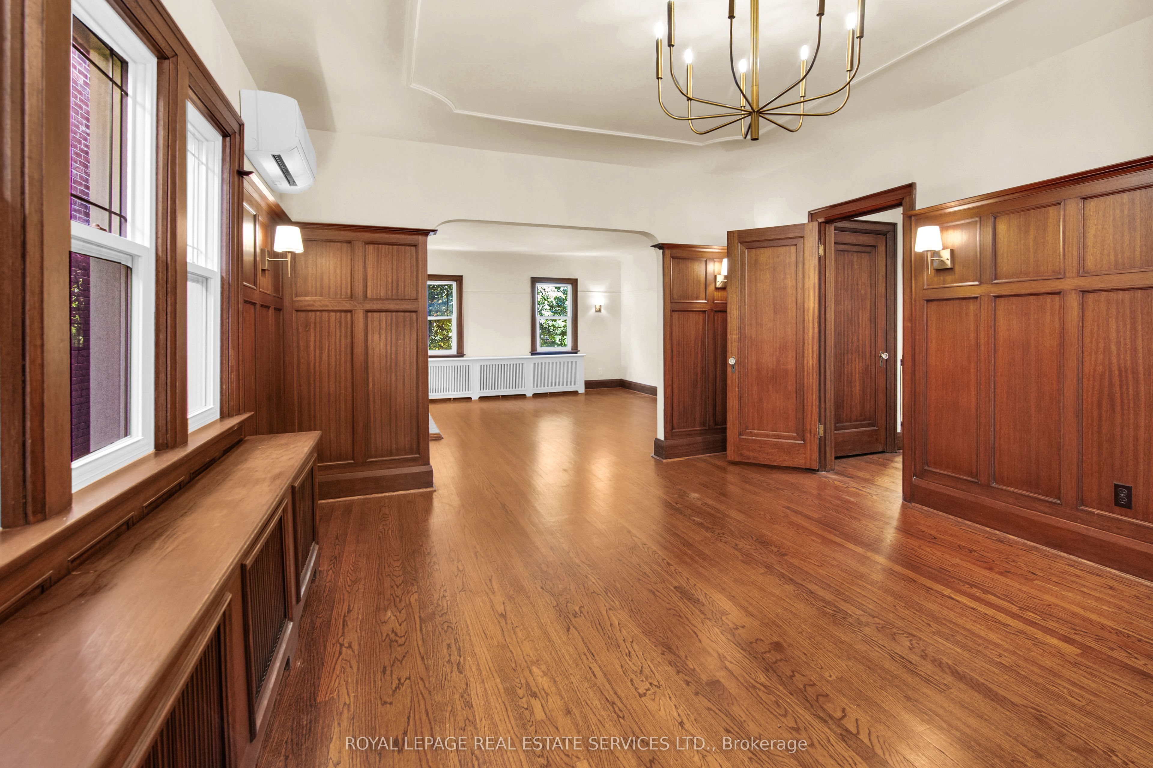 Unit 2nd Floor - 113 Chaplin Crescent, Toronto 4