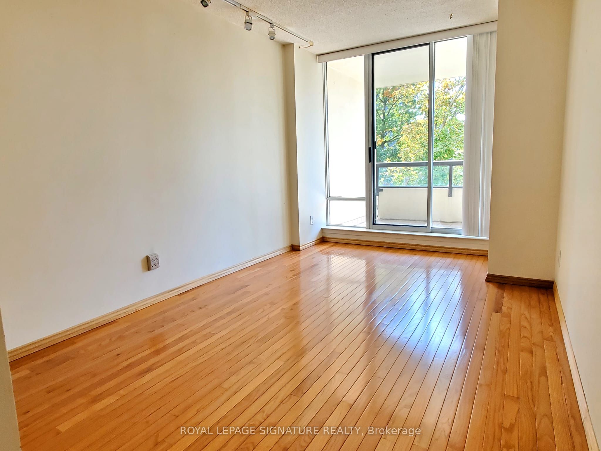 Unit 212 - 1121 Steeles Avenue W, North York 5
