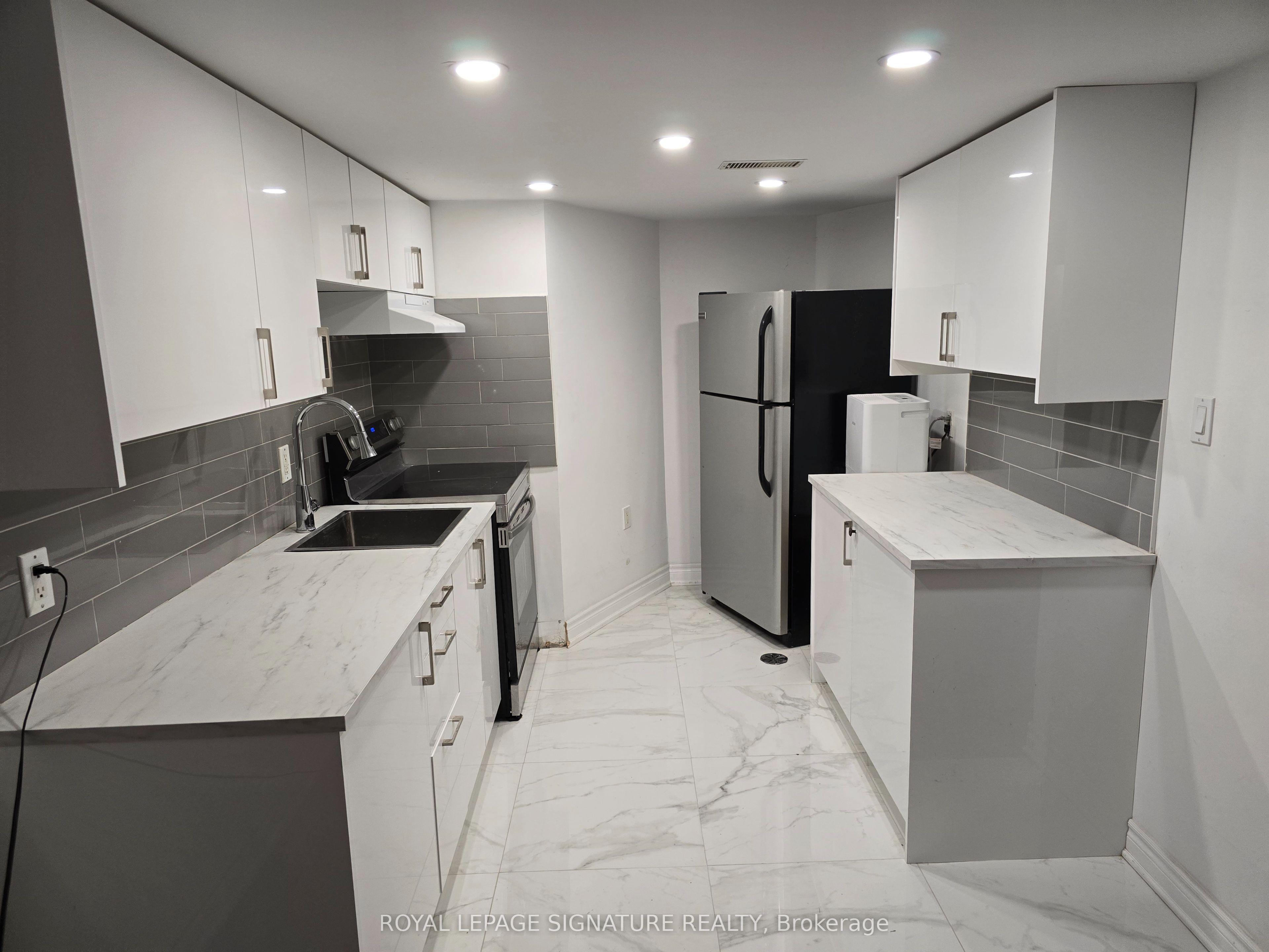 Unit Lower Floor - 17 Pleasant Avenue, North York 3