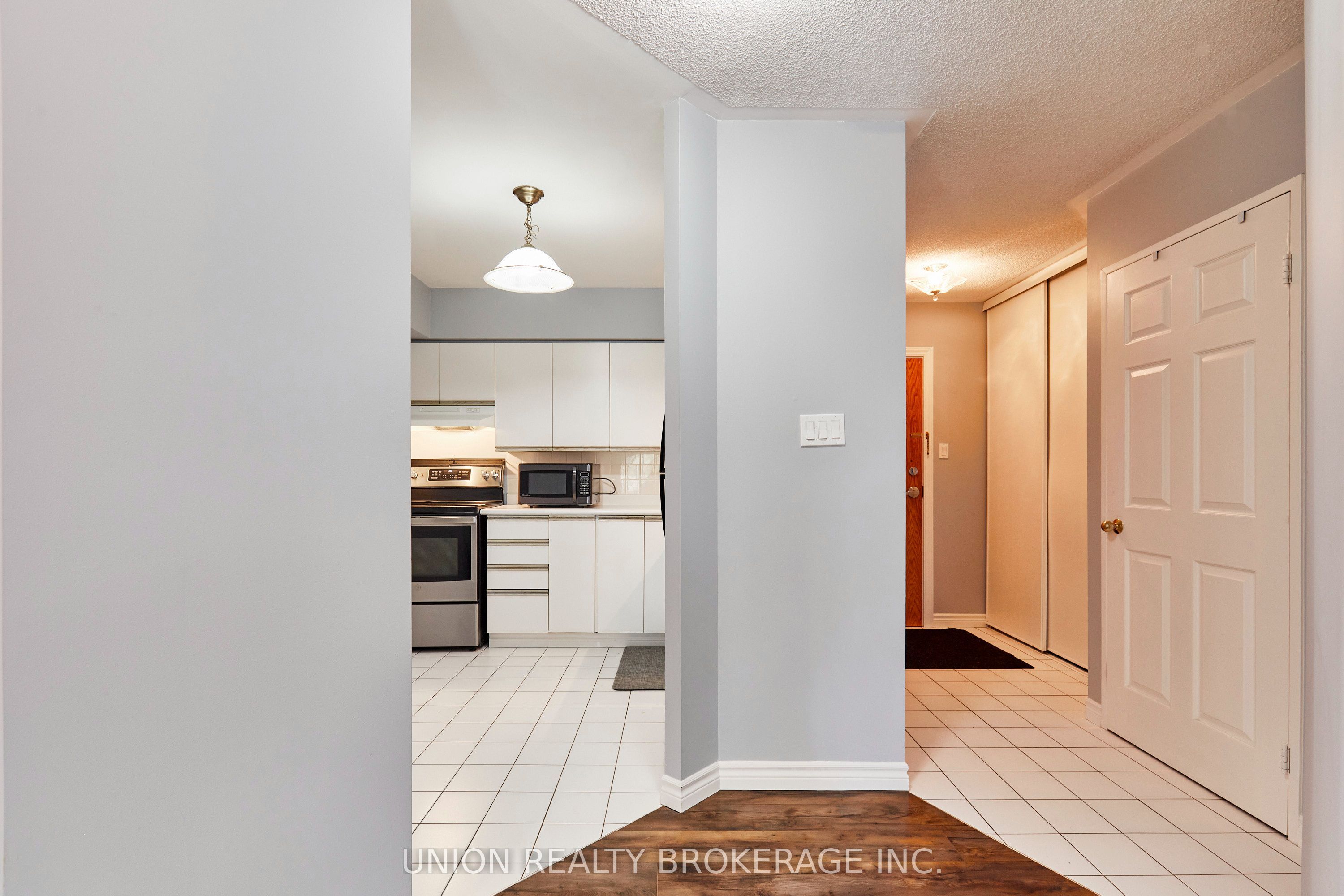 Unit 212 - 897 Sheppard Avenue W, North York 3