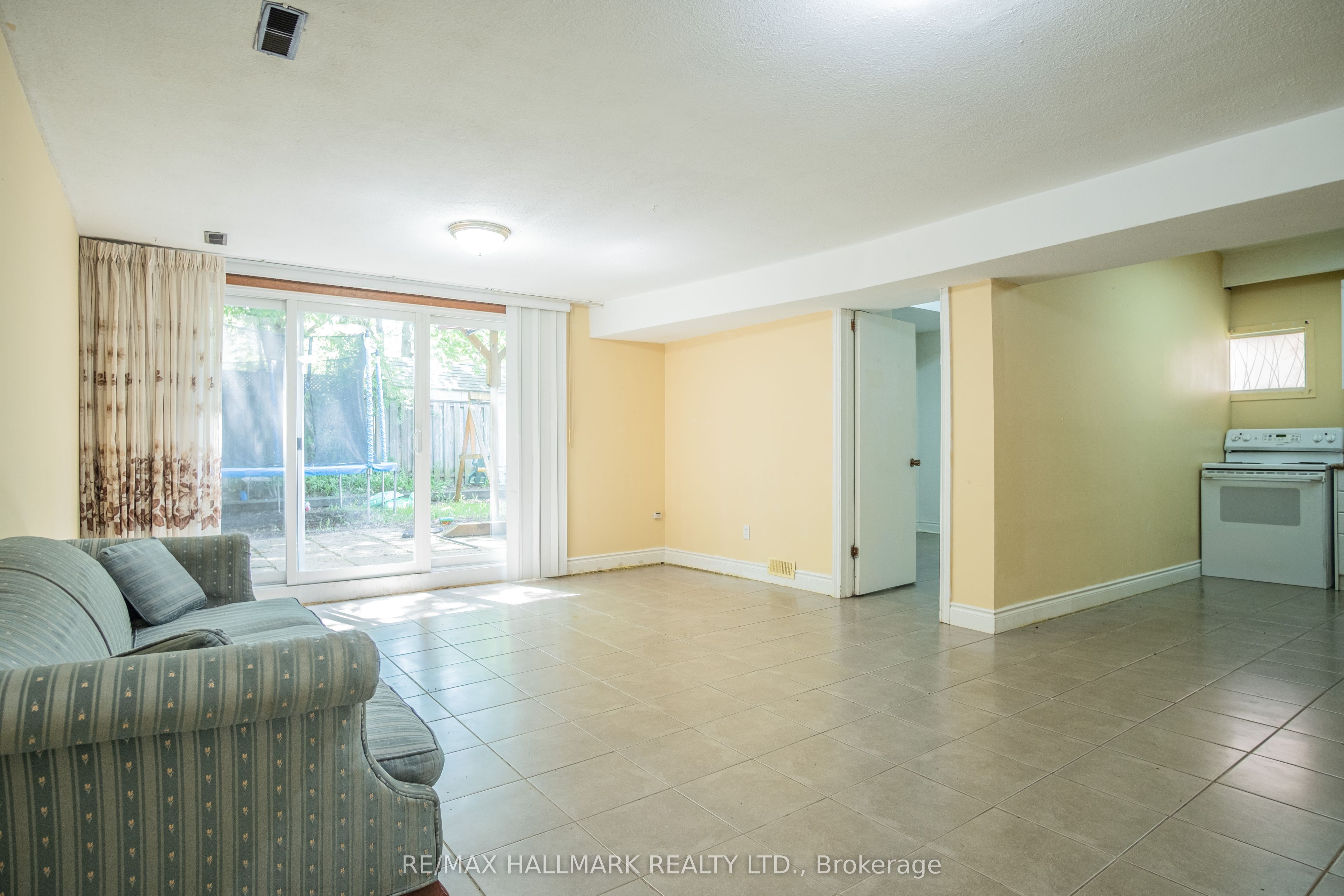 Unit Basement - 399 Lawrence Avenue W, Toronto 3