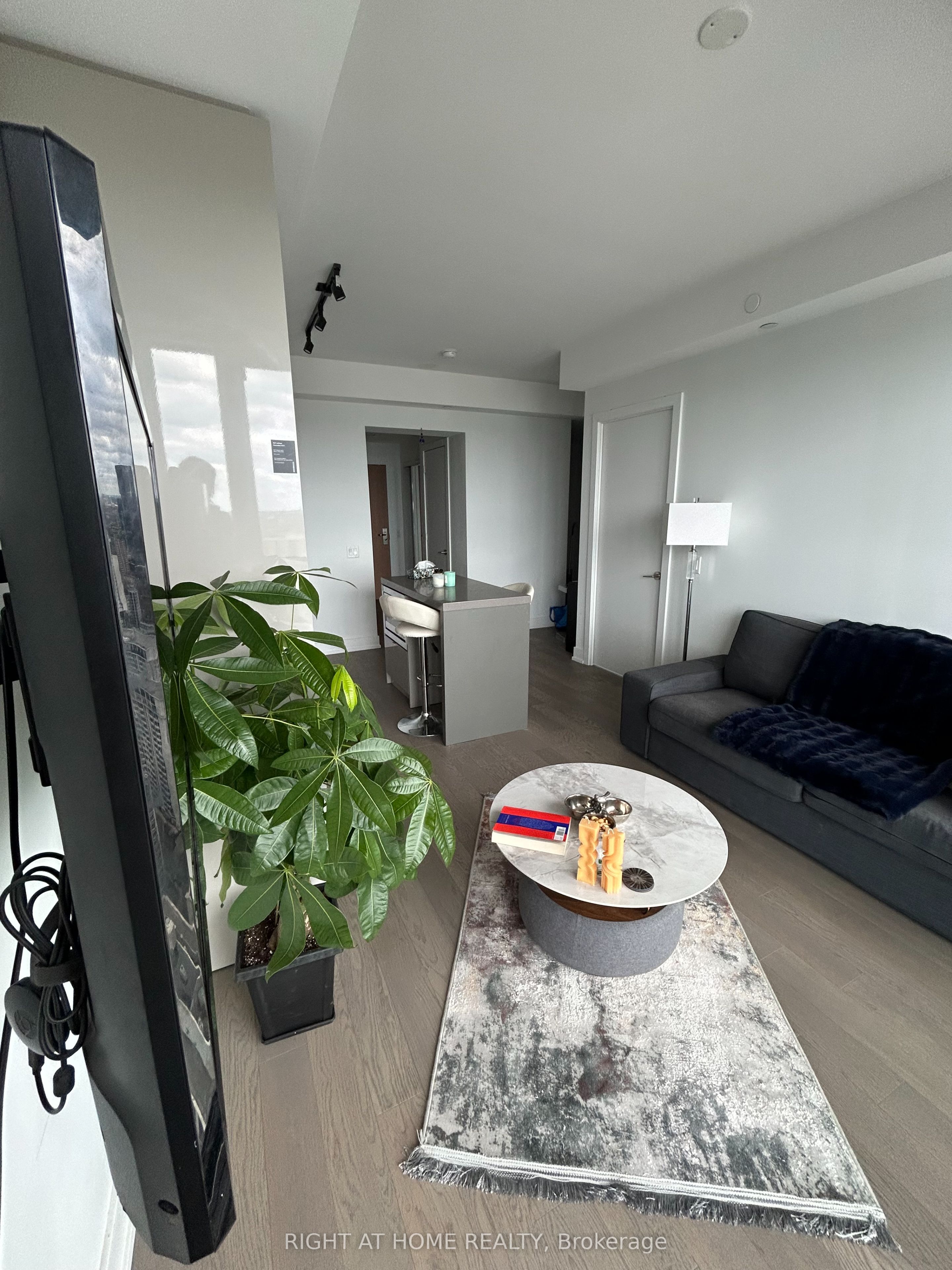 Unit 6 - 7 Grenville Street, Toronto 4
