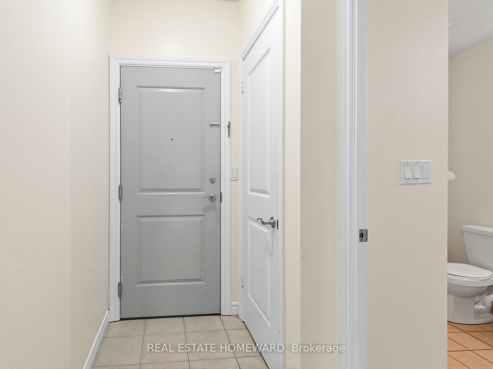 Unit 402 - 133 Wynford Drive, North York 4