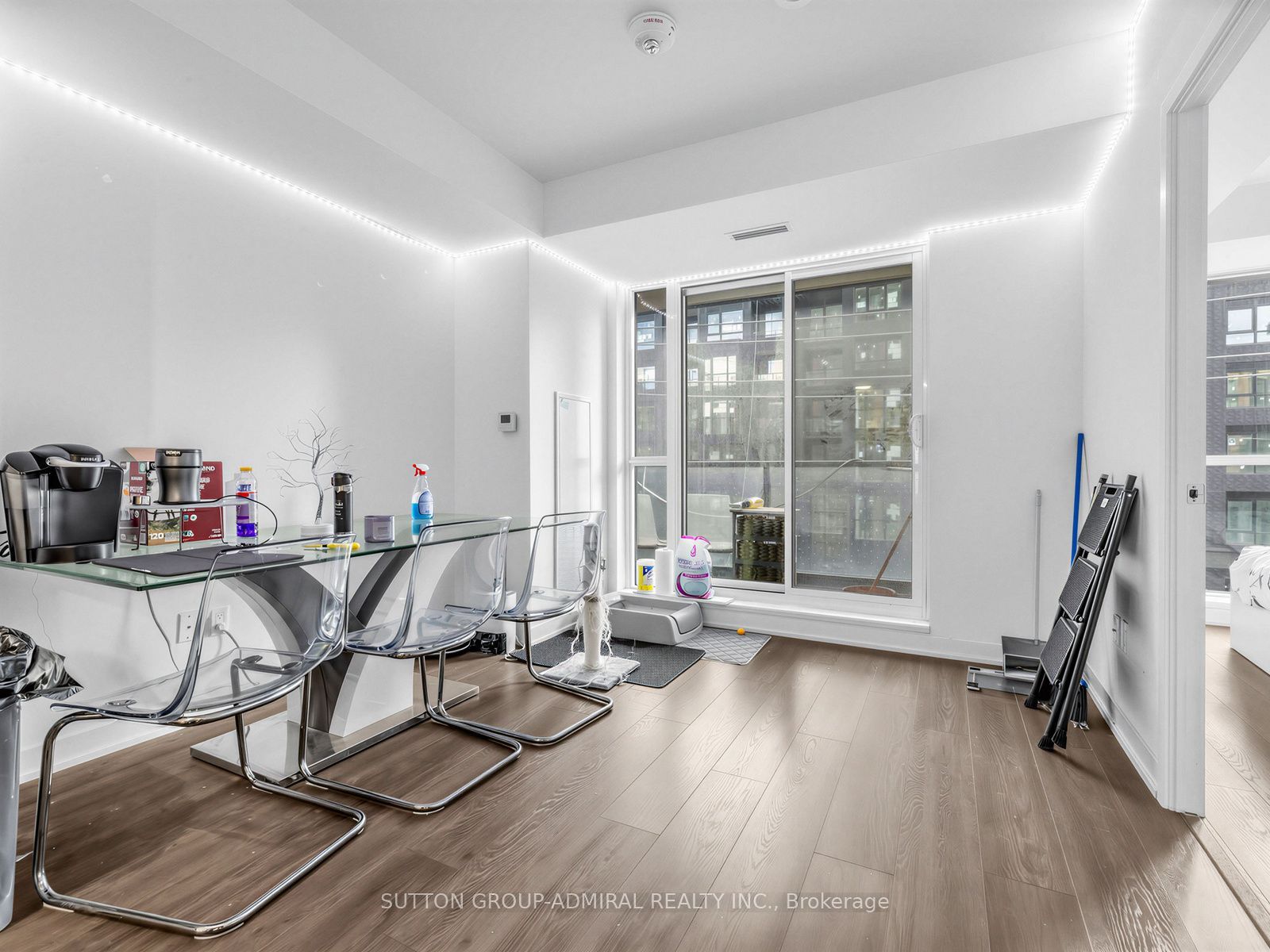Unit 447 - 31 Tippett Road, North York 3