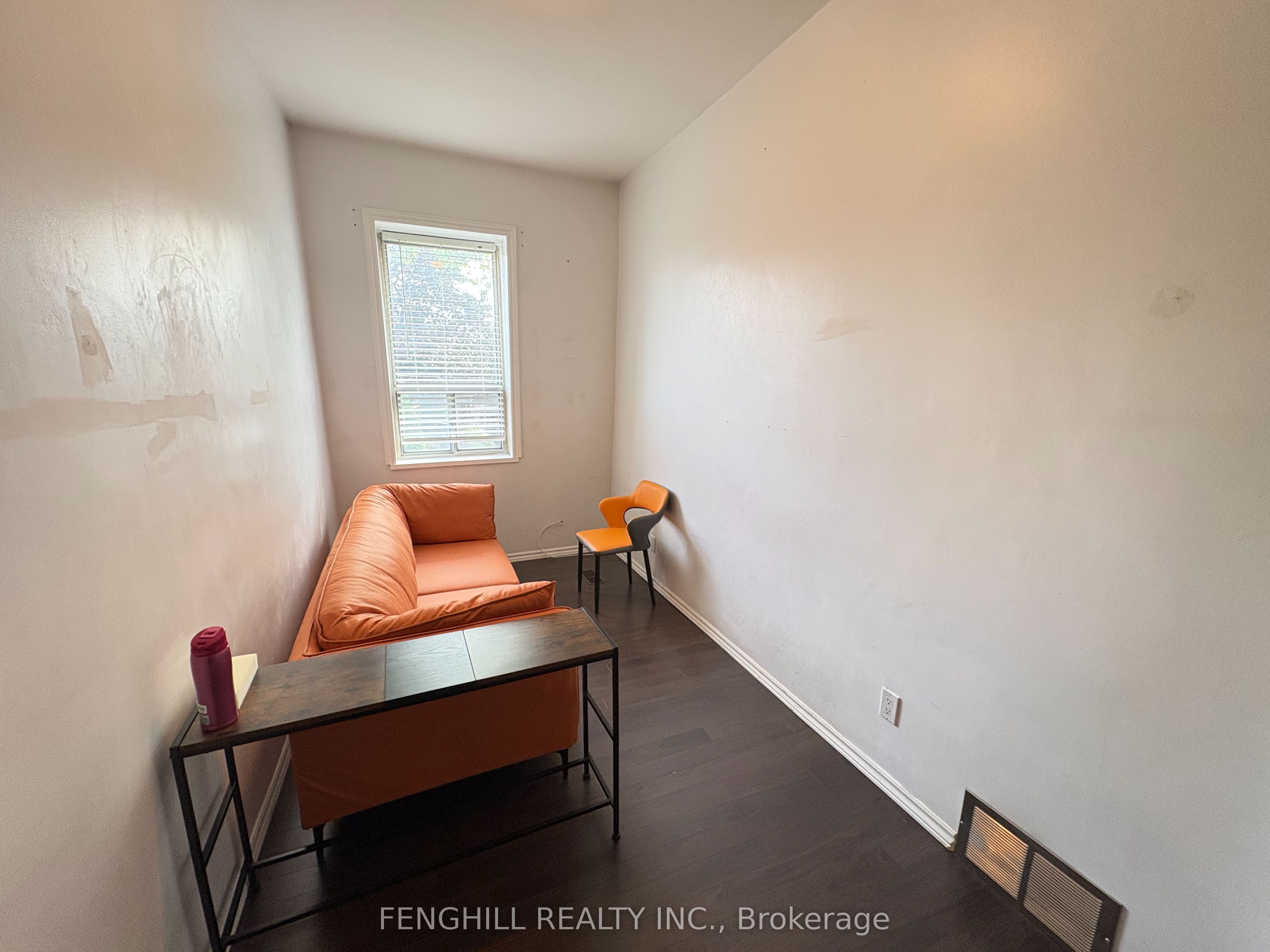 Unit Upper Level - 270 Clinton Street, Toronto 3