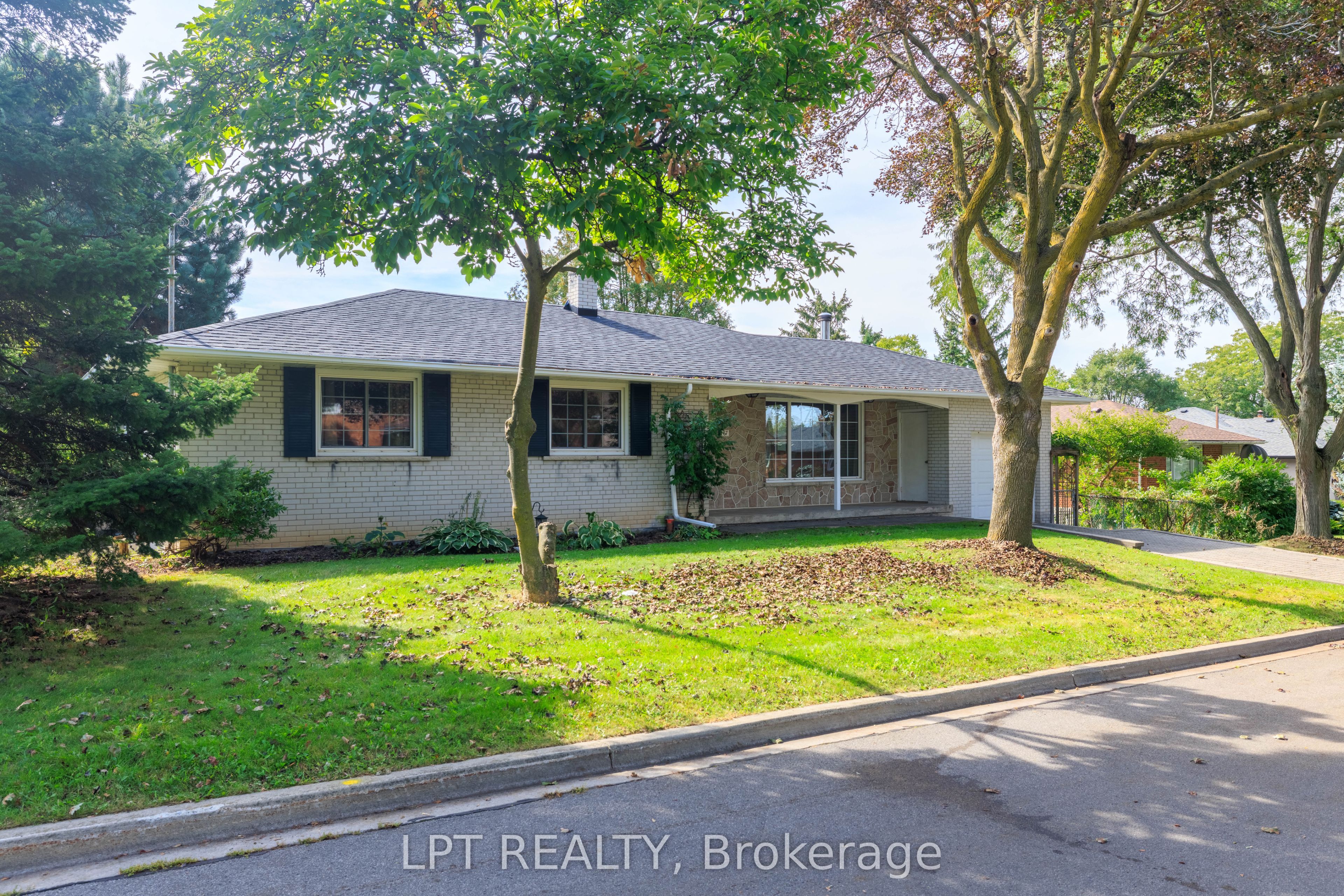 67 Woodthorpe Road, North York 4