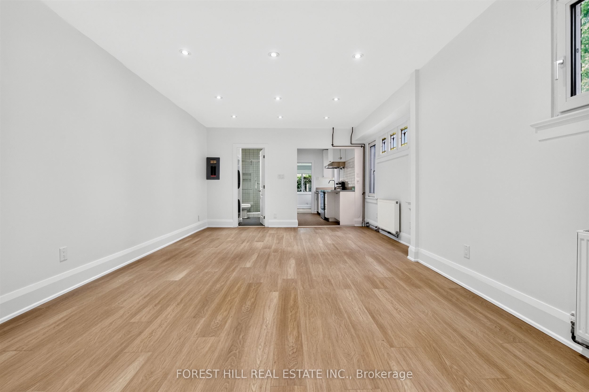 Unit D - 30 Pinewood Avenue, Toronto 4