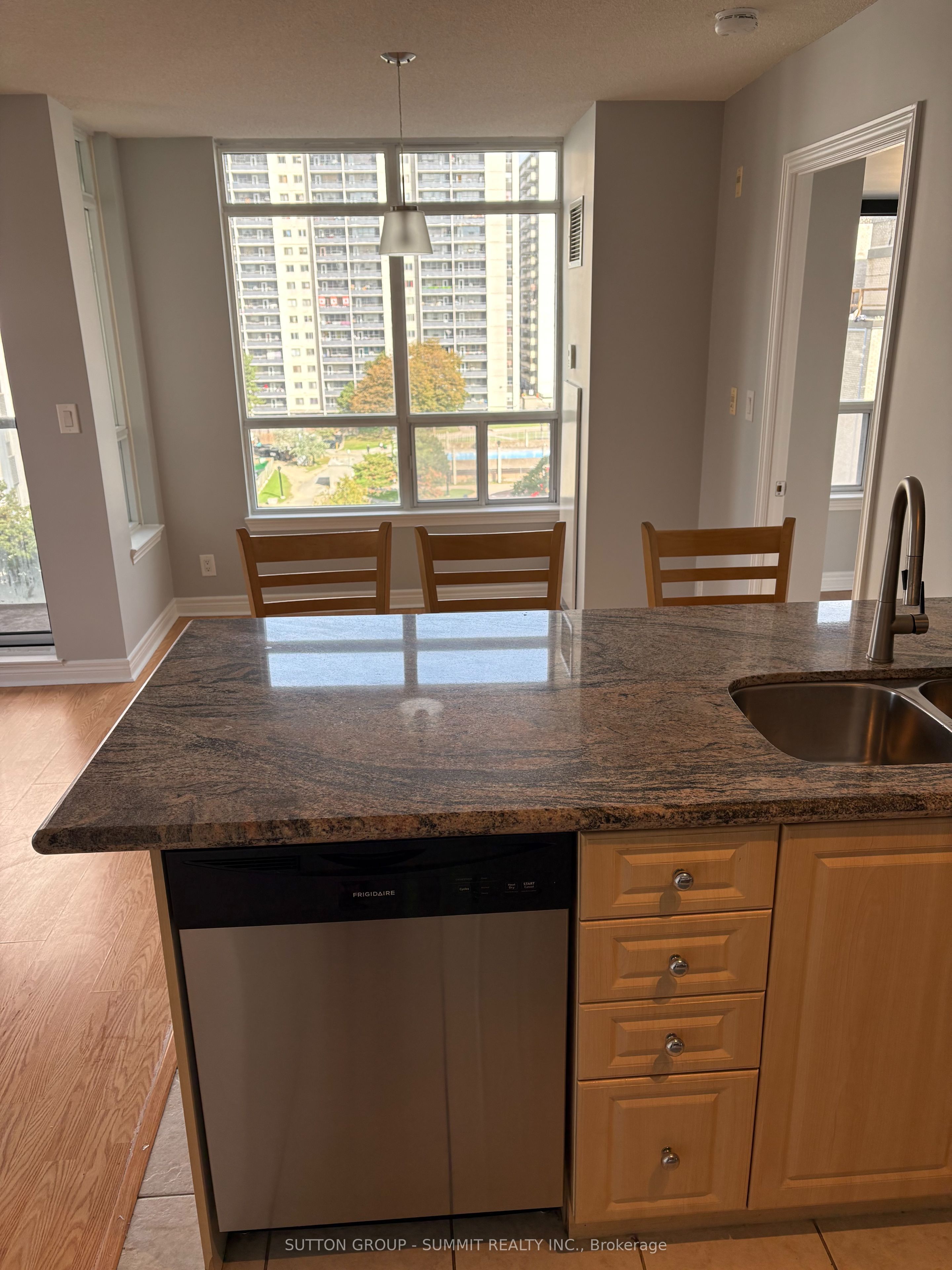 Unit 805 - 225 Wellesley Street E, Toronto 4