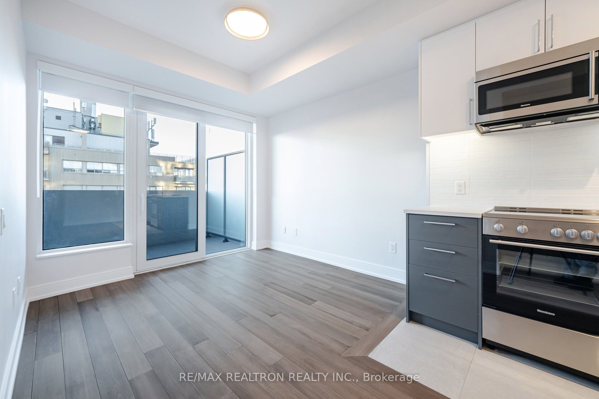 Unit 905 - 2525 Bathurst Street, Toronto 3