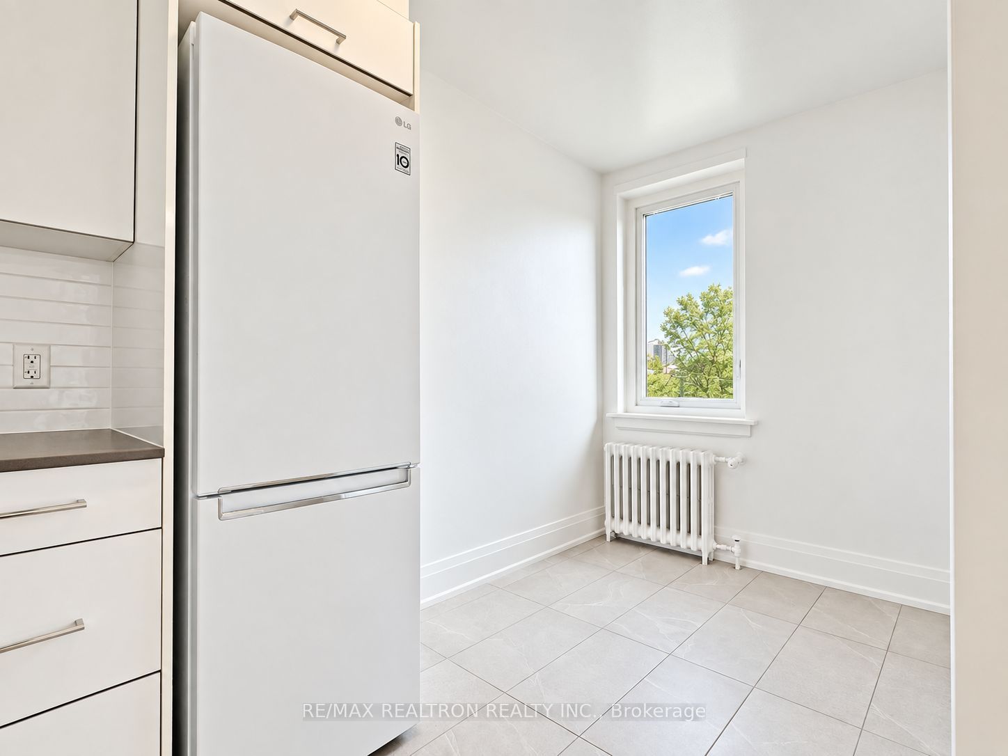 Unit 621 - 398 Avenue Road, Toronto 5