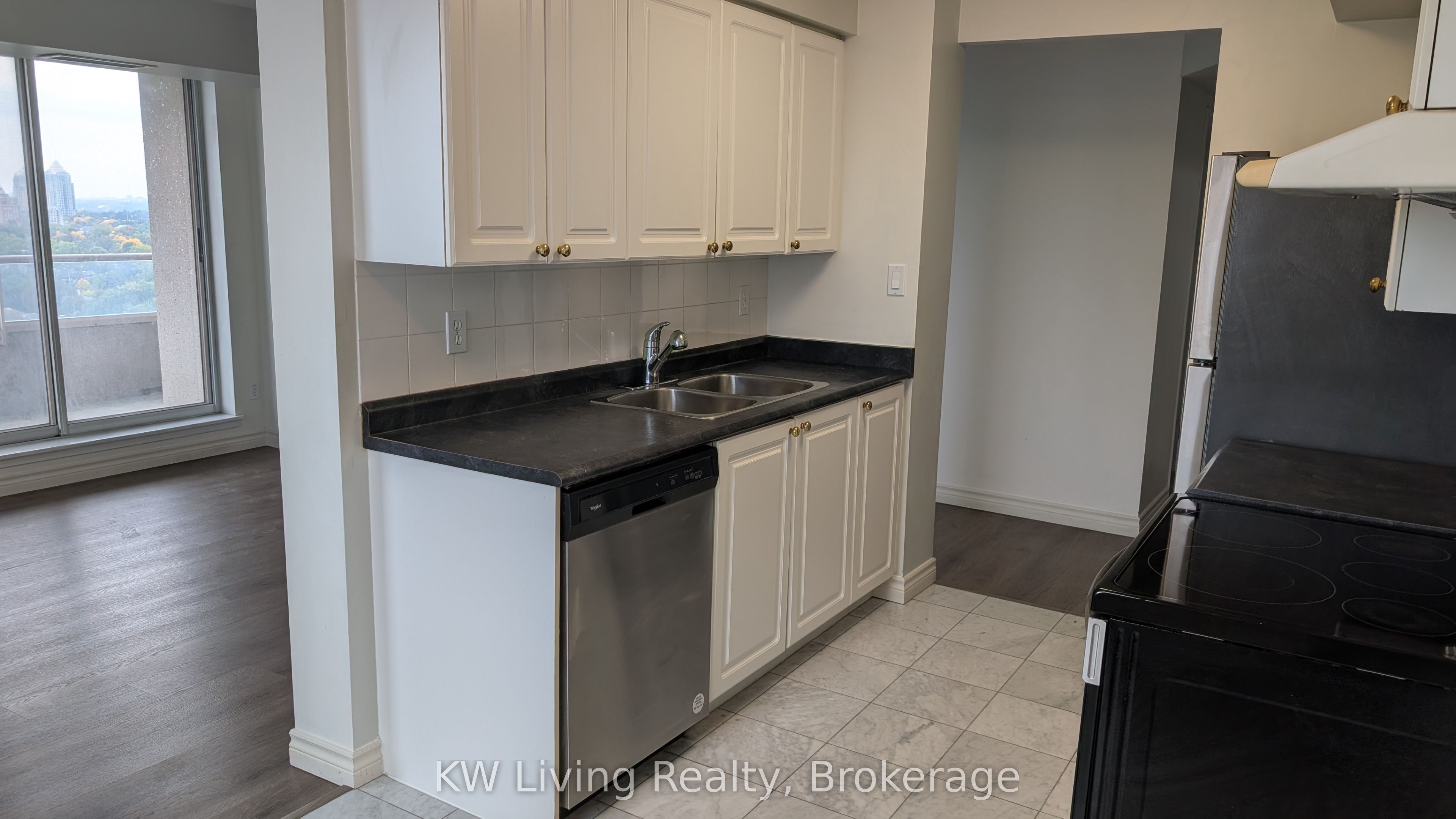 Unit 2002 - 18 Hillcrest Avenue, North York 4