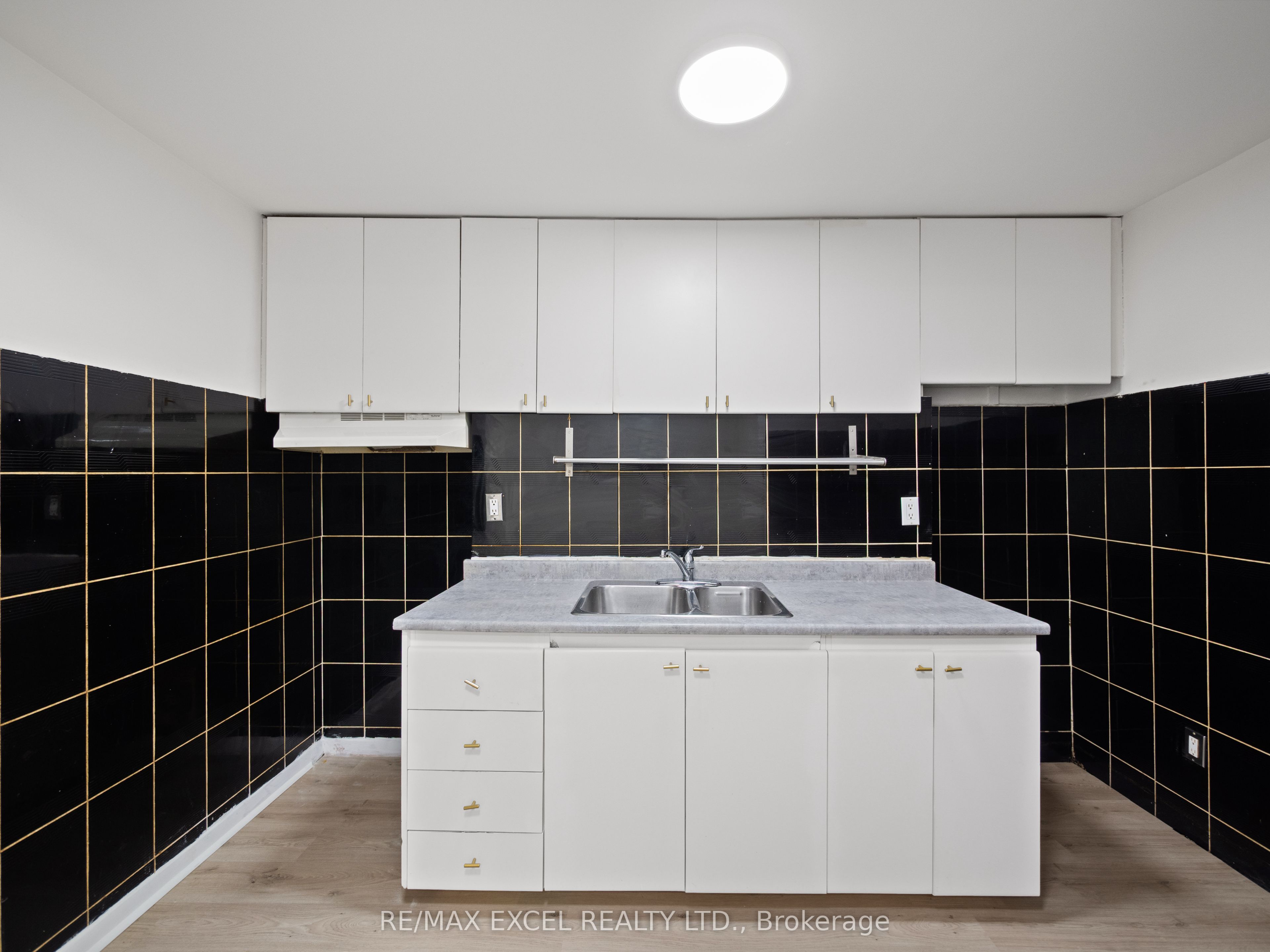 Unit Bsmt - 137 Gerrard Street E, Toronto 4