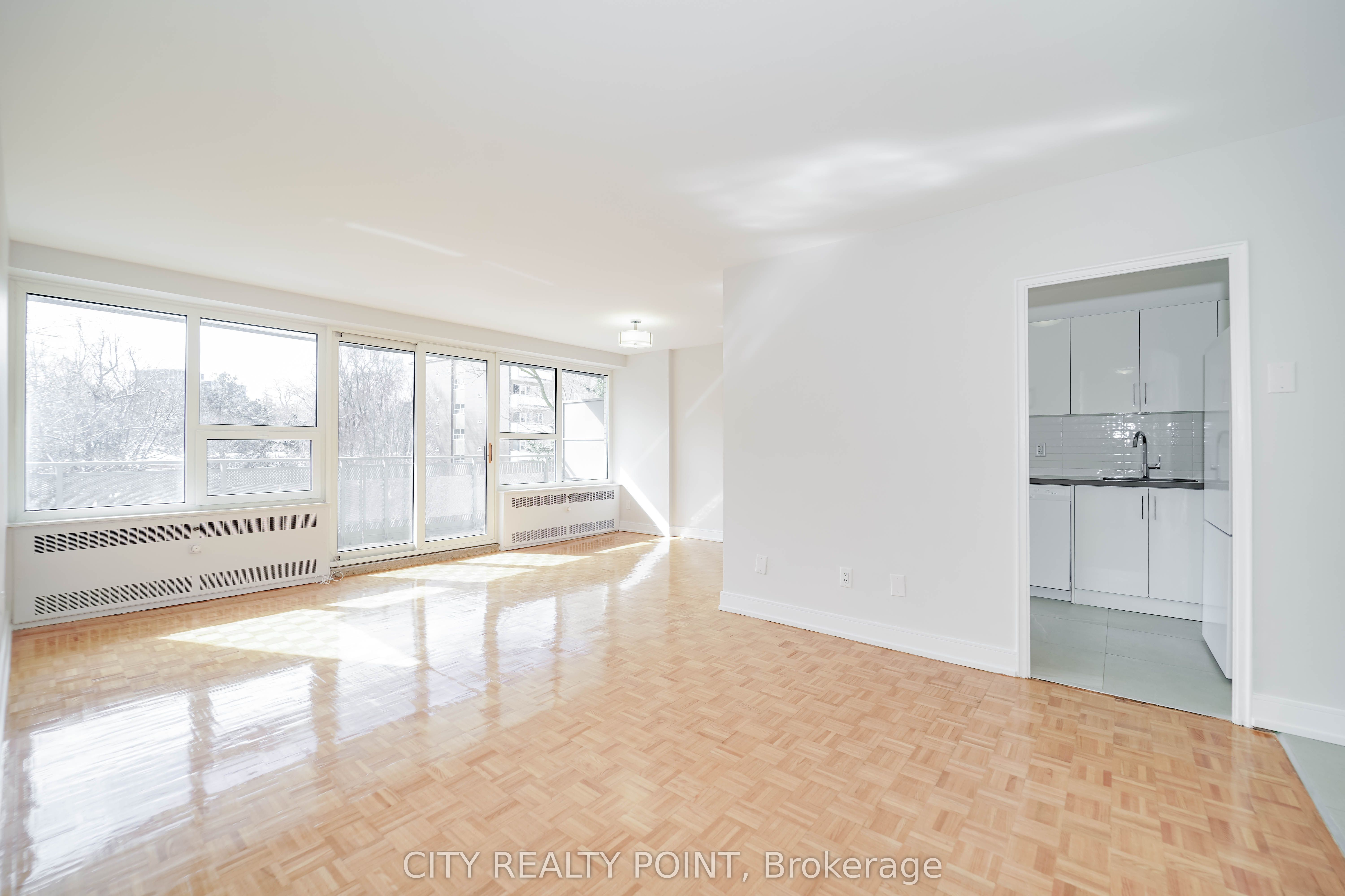 Unit 907 - 10 Shallmar Boulevard, Toronto 4