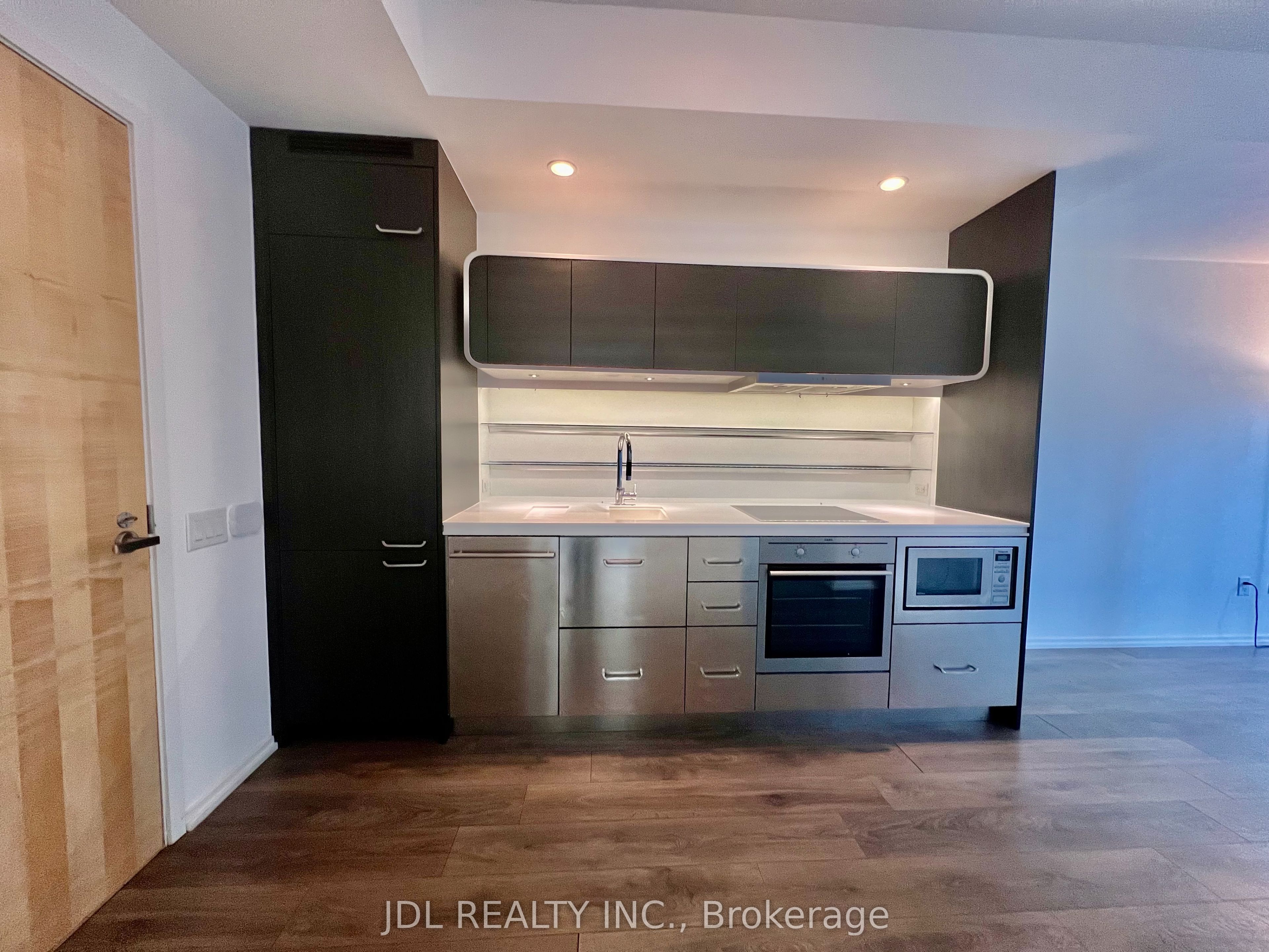 Unit 805 - 45 Charles Street, Toronto 4
