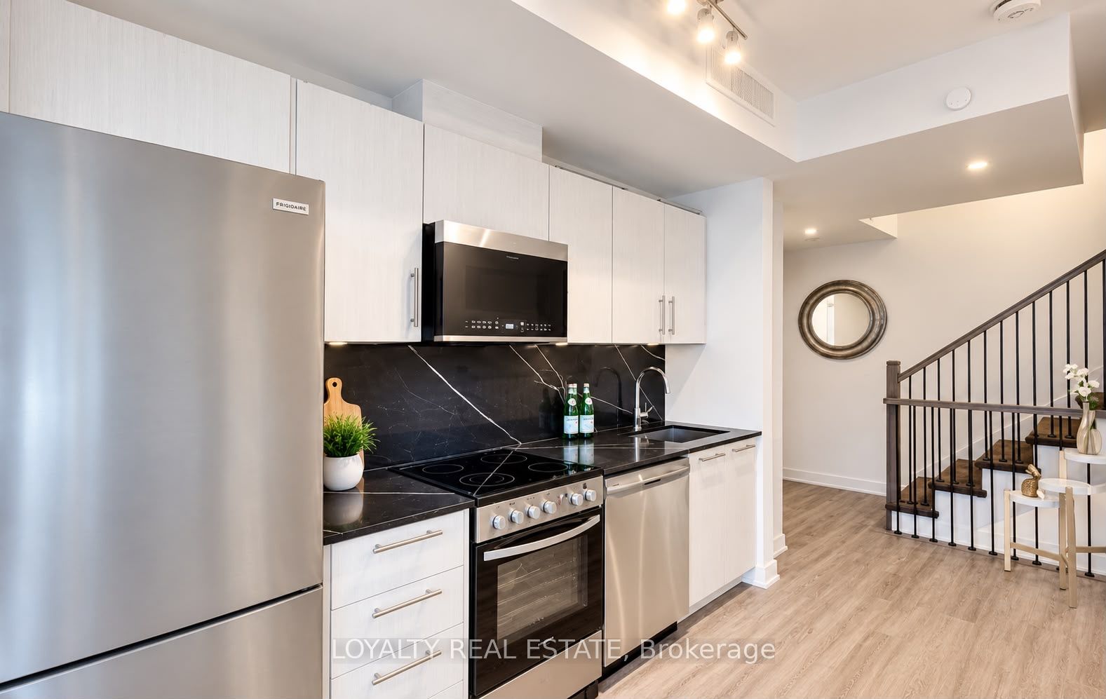Unit 28 - 861 Sheppard Avenue W, North York 4