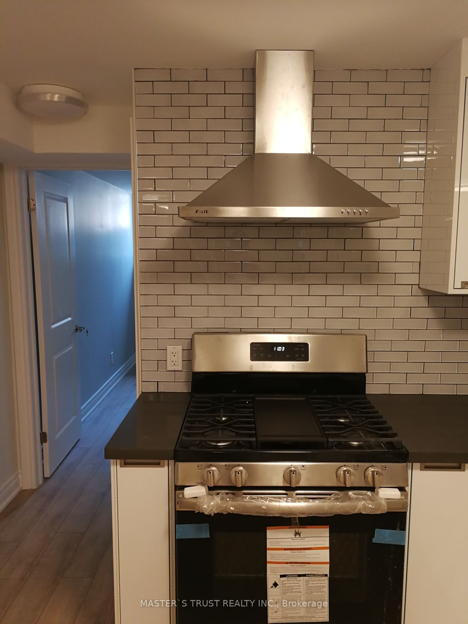 Unit Lowunit - 246 Lippincott Street, Toronto 5