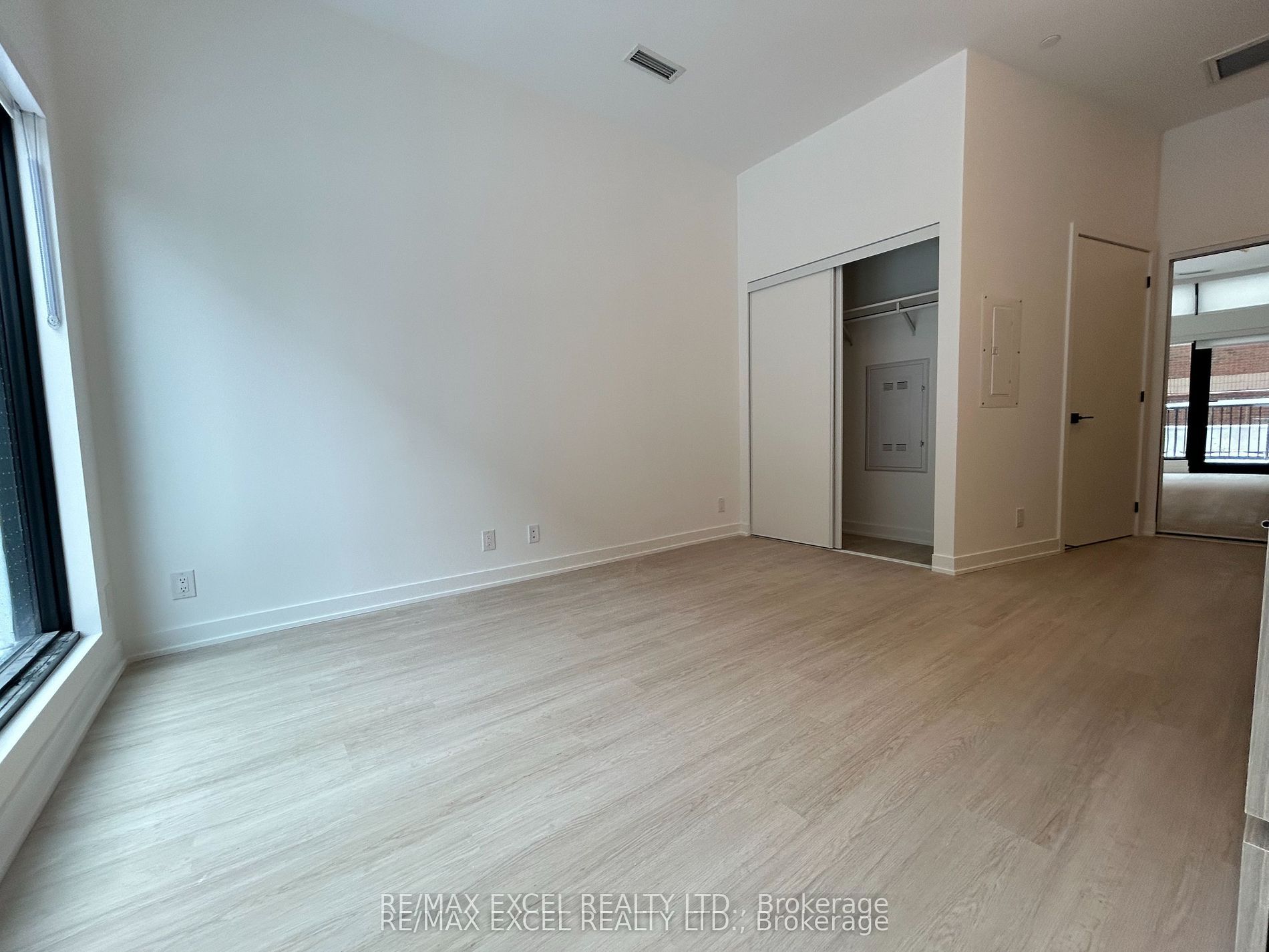 Unit 109 - 699 Sheppard Avenue E, North York 4