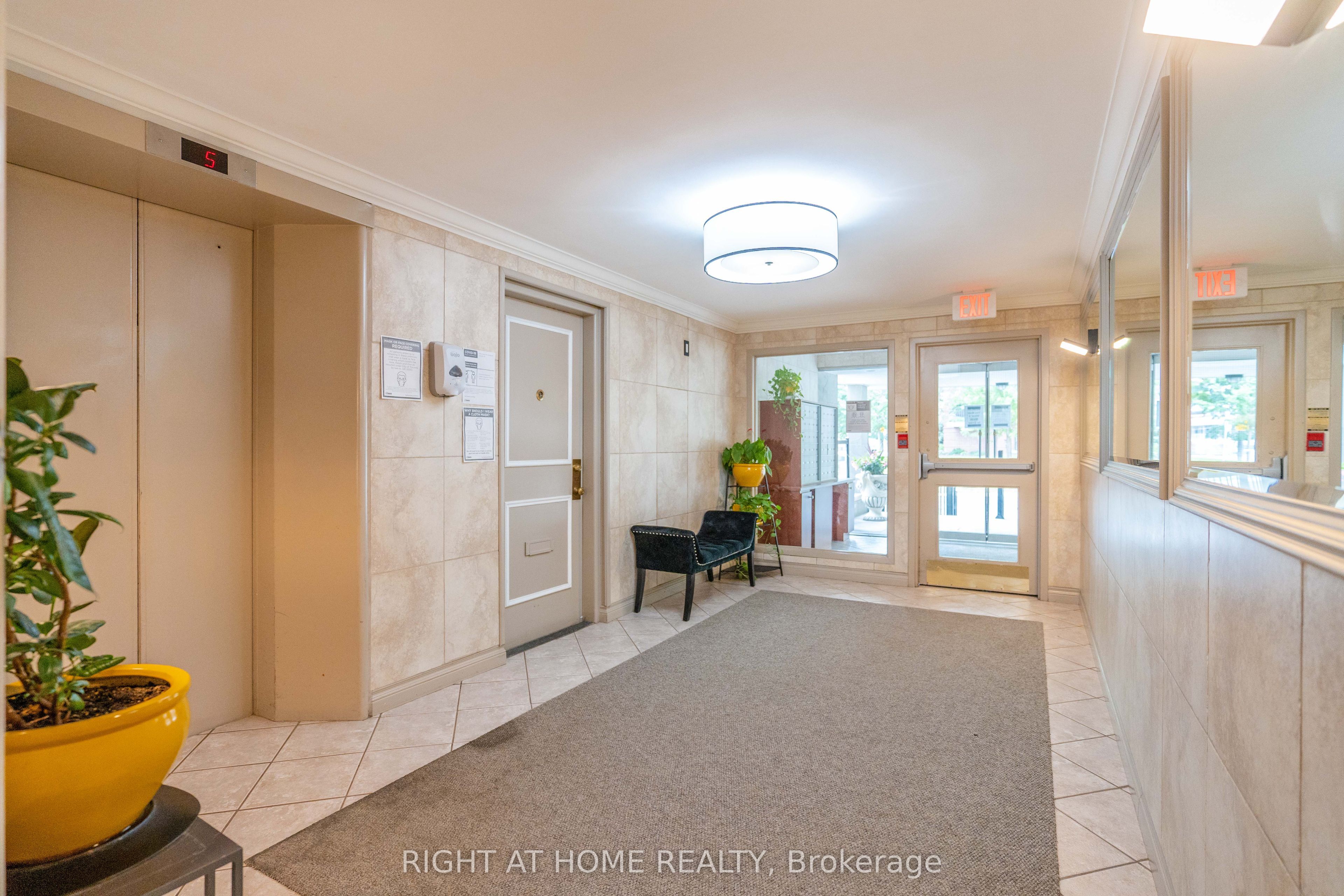 Unit 502 - 2 Ridelle Avenue, Toronto 5